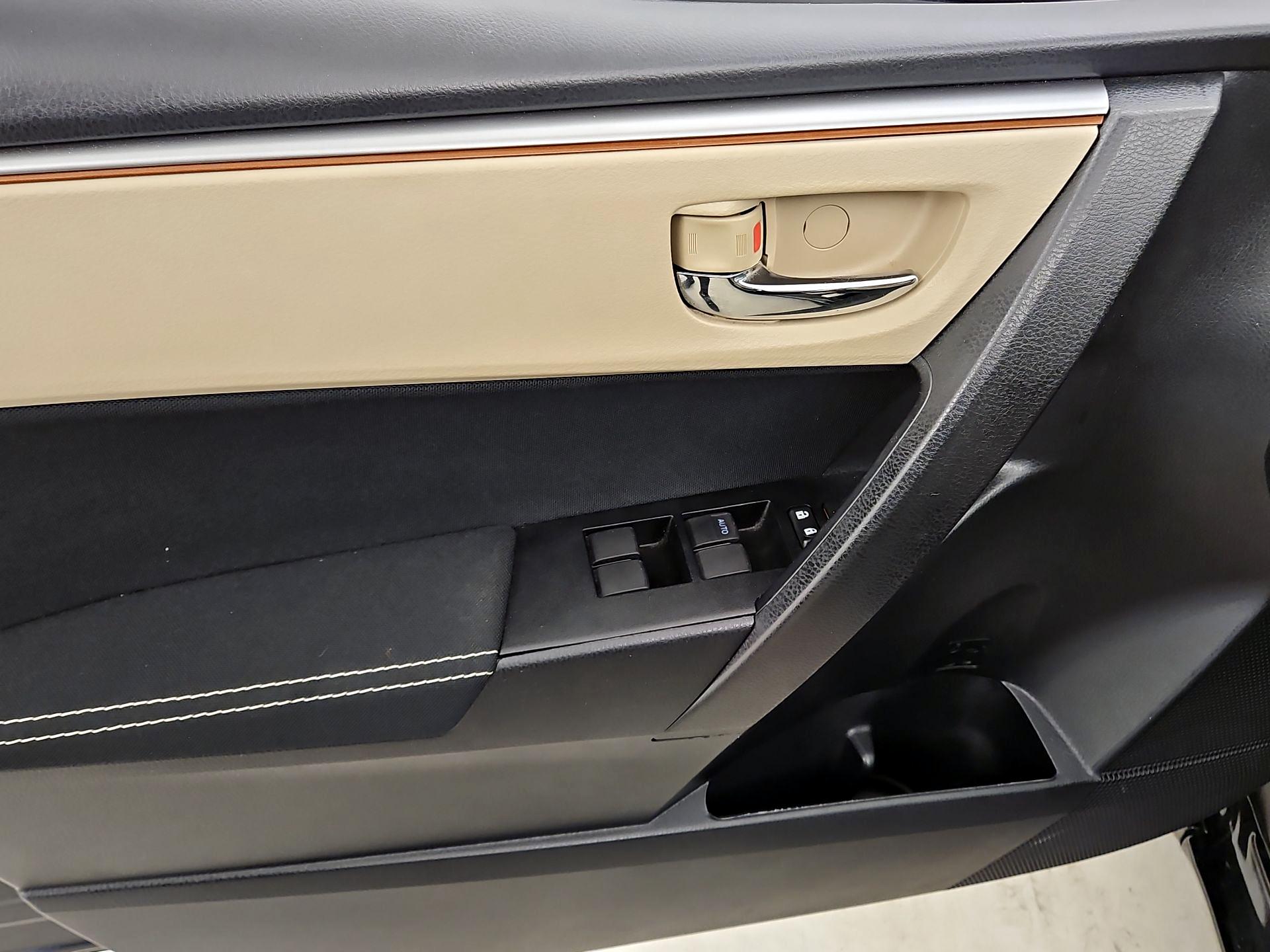 Thumbnail: 2015 Toyota Corolla - 12
