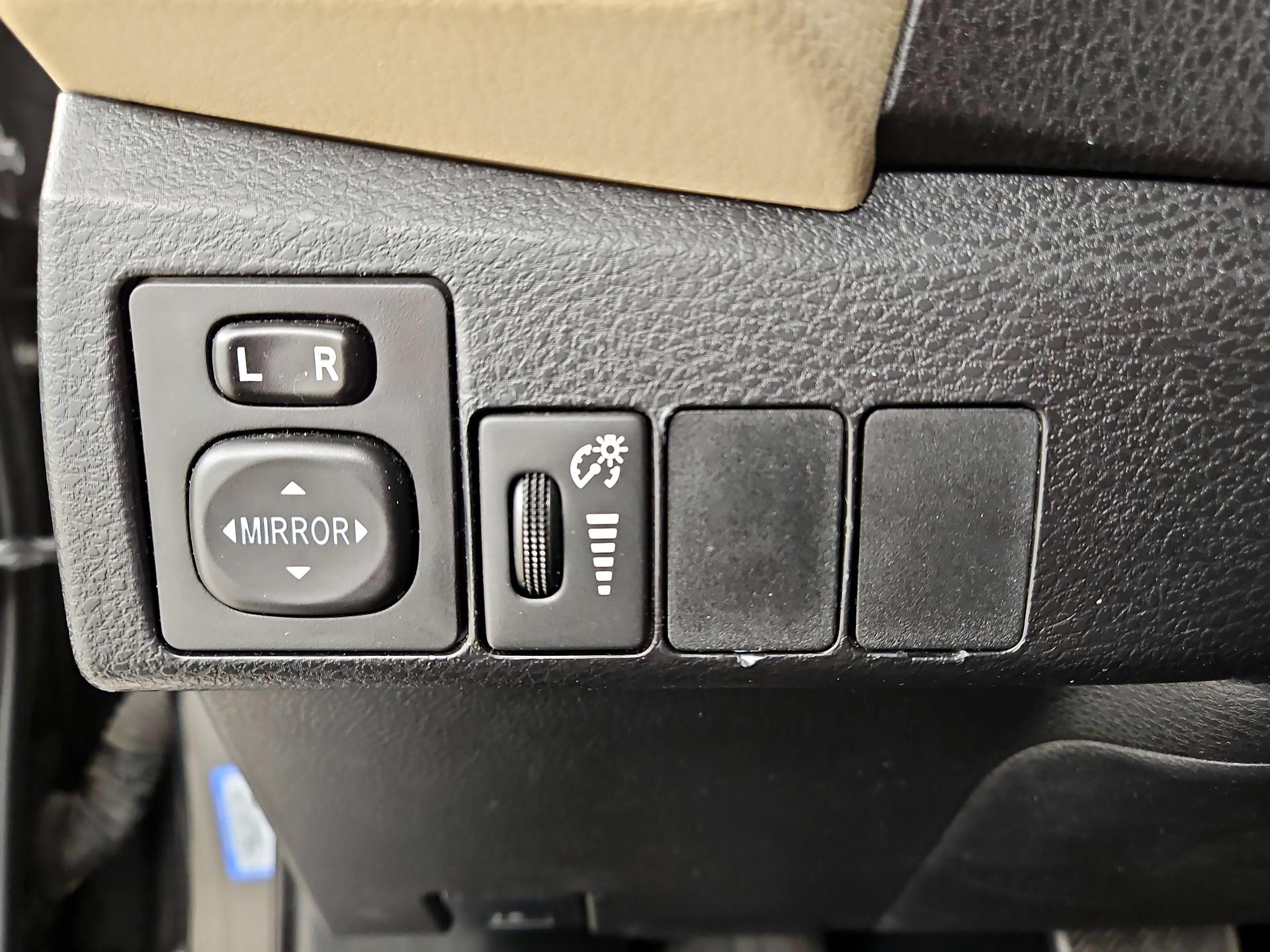 Thumbnail: 2015 Toyota Corolla - 13
