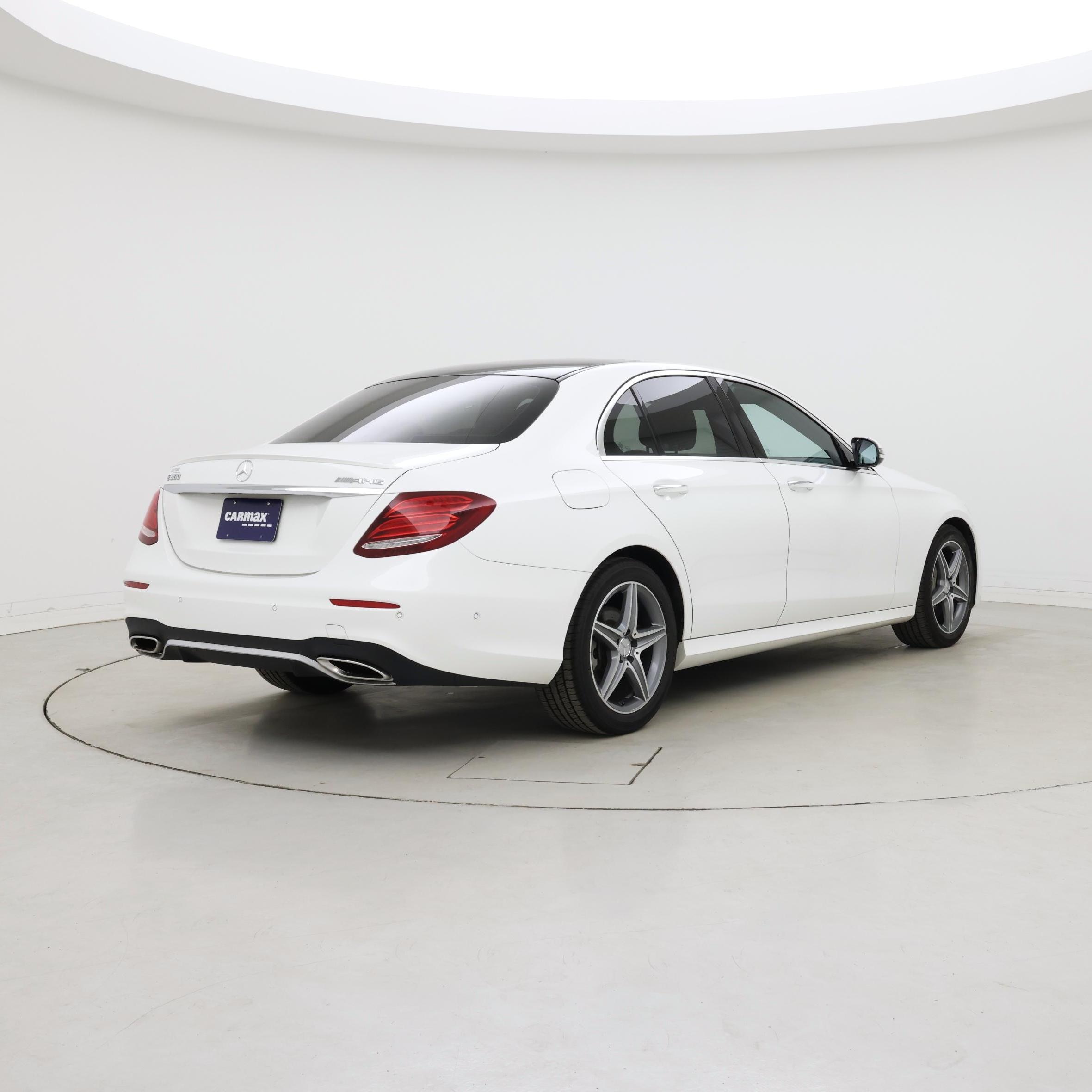 Thumbnail: 2017 Mercedes-Benz E-Class - 8