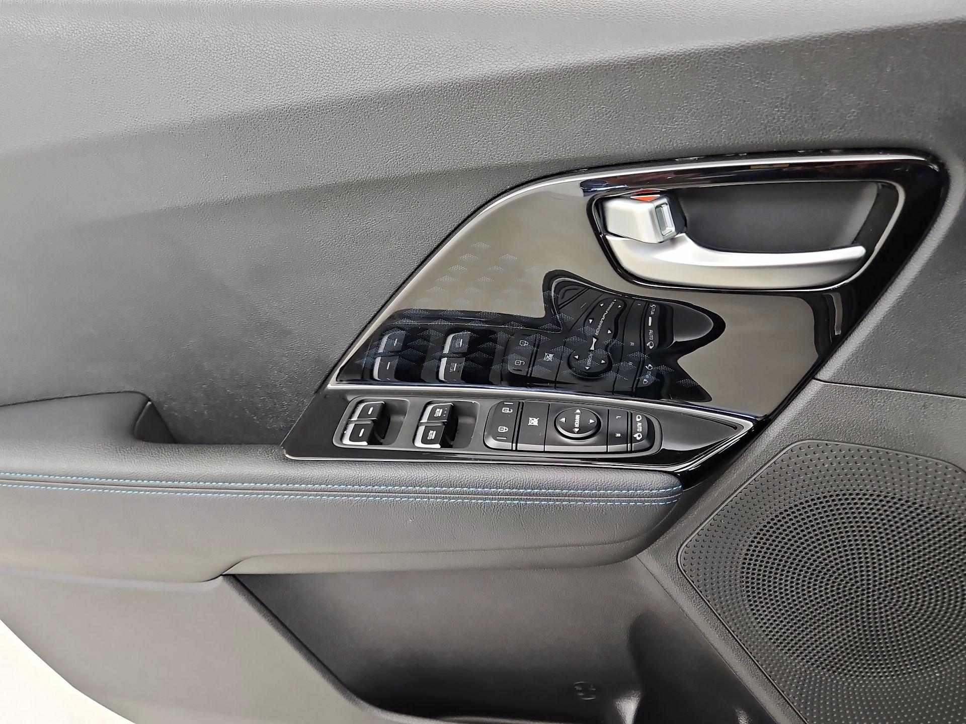 Thumbnail: 2022 Kia Niro - 12