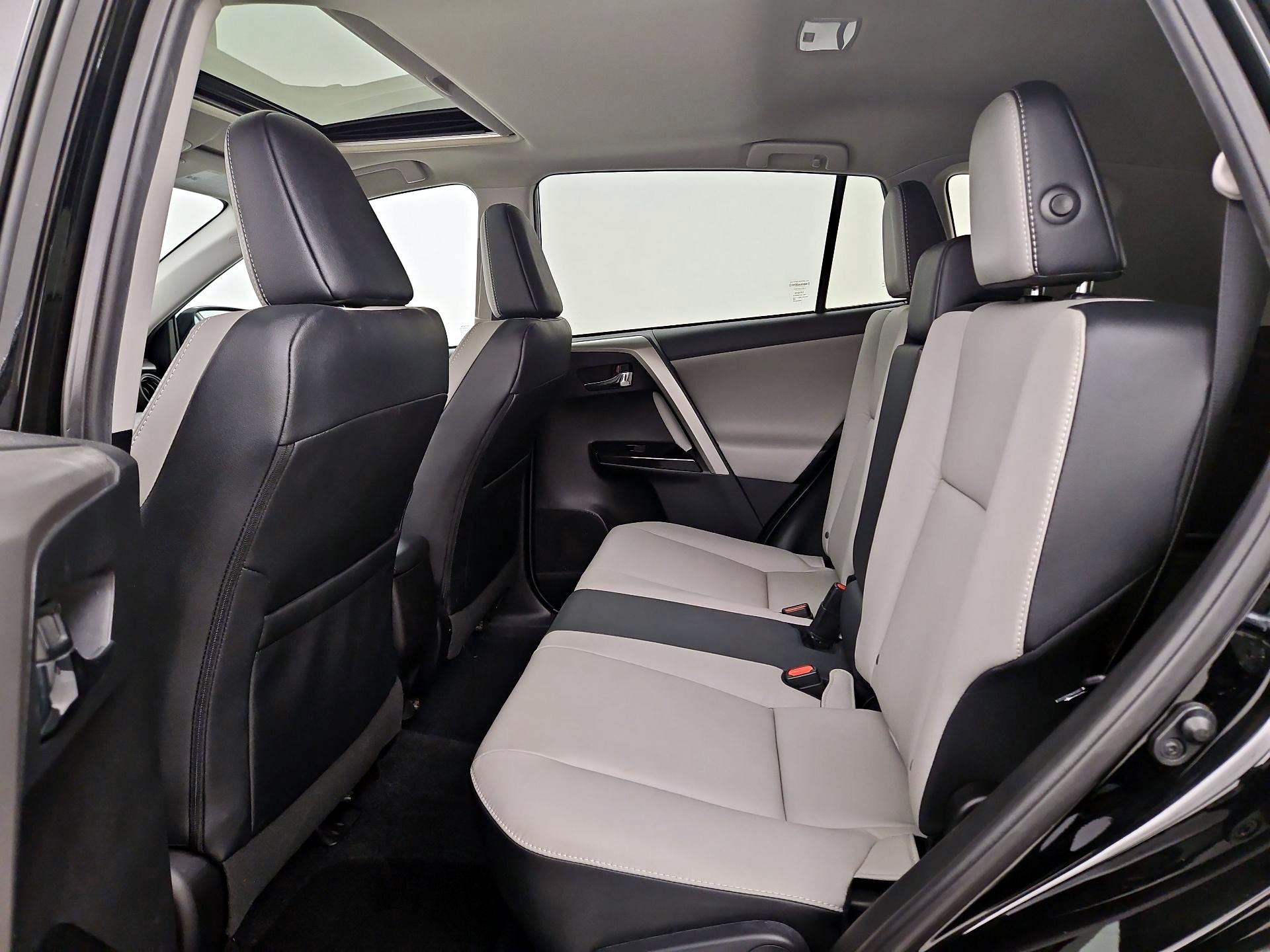 Thumbnail: 2017 Toyota RAV4 - 20
