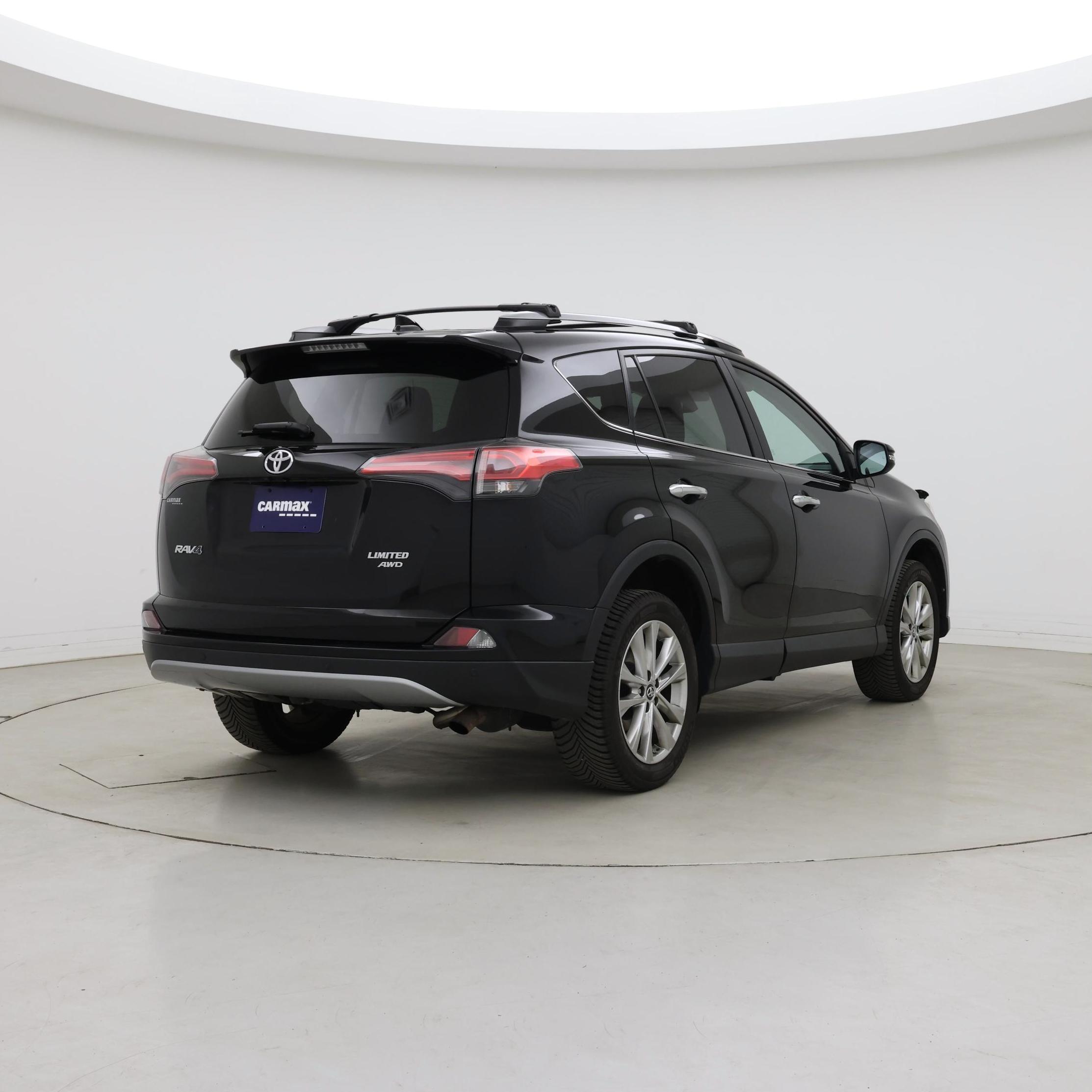 Thumbnail: 2017 Toyota RAV4 - 8