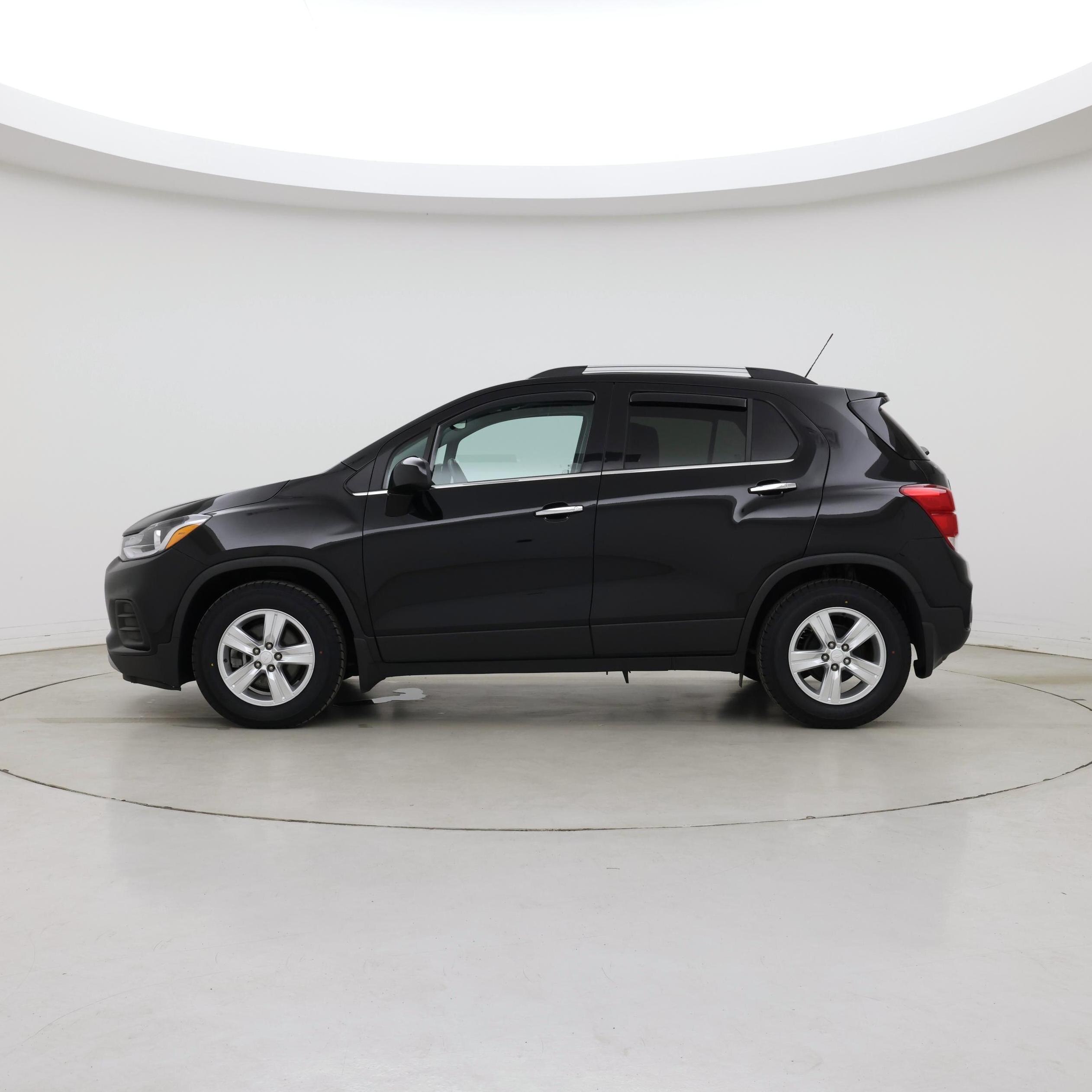 Thumbnail: 2017 Chevrolet Trax - 3