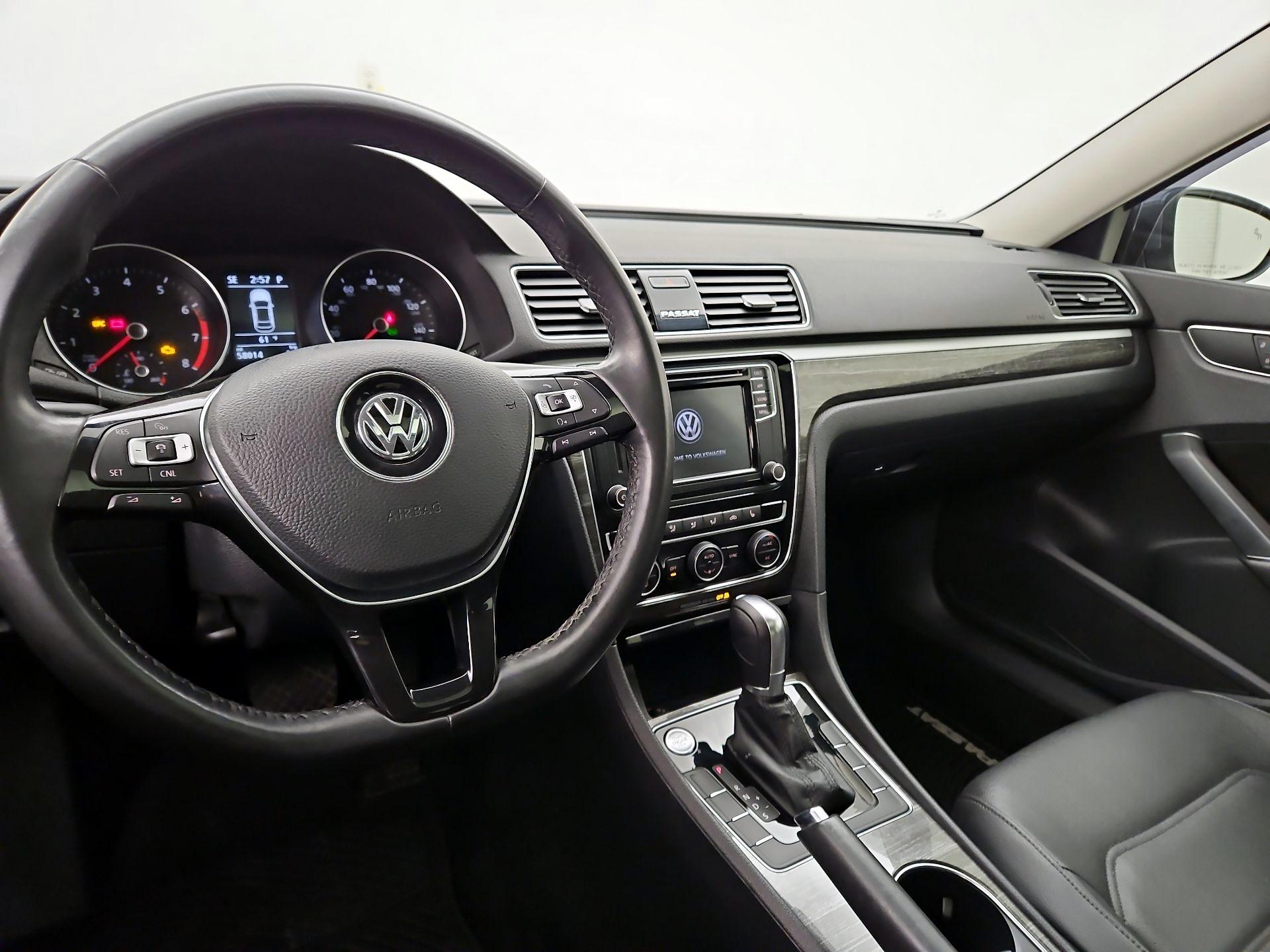 Thumbnail: 2018 Volkswagen Passat - 10