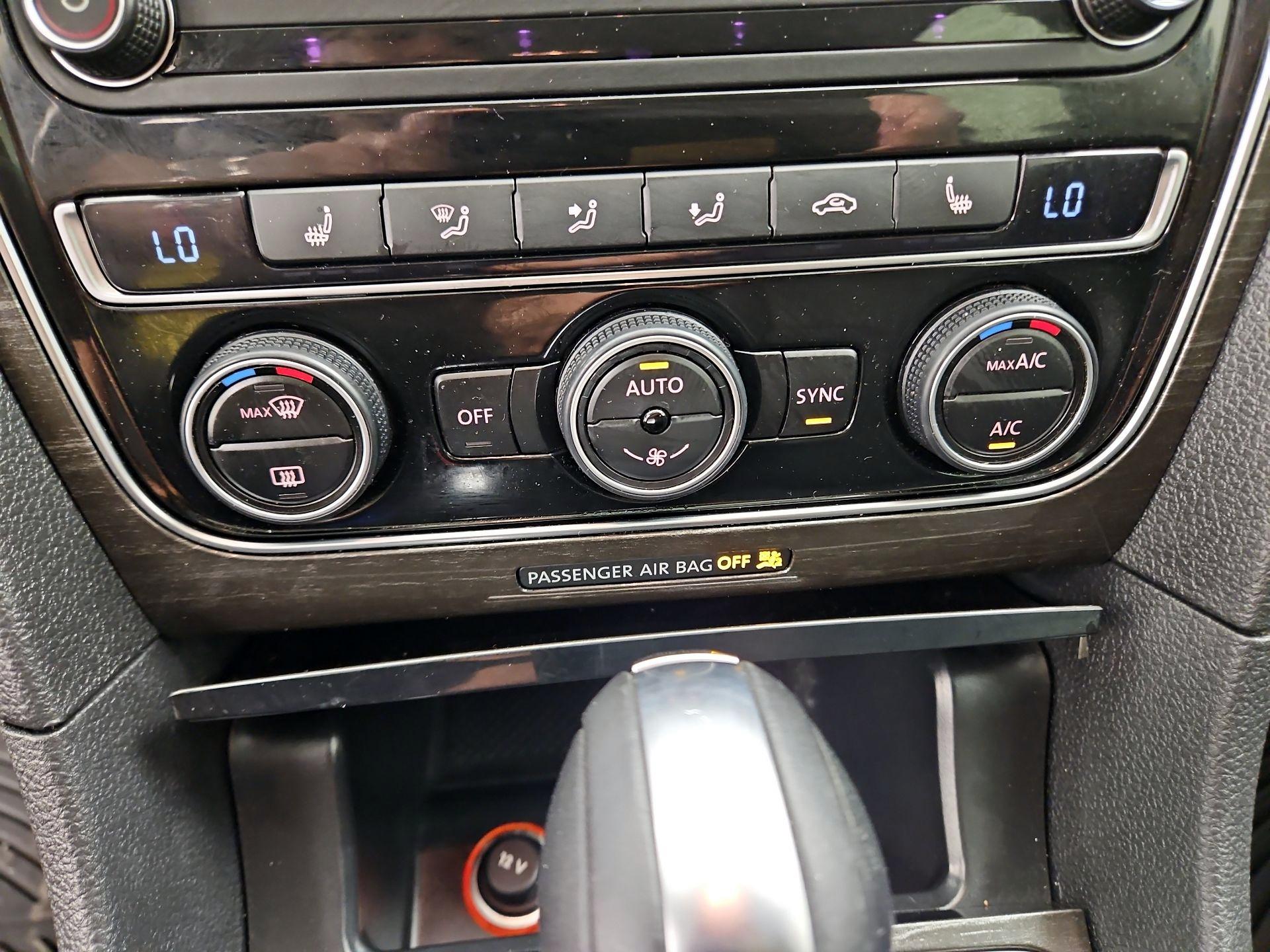 Thumbnail: 2018 Volkswagen Passat - 16