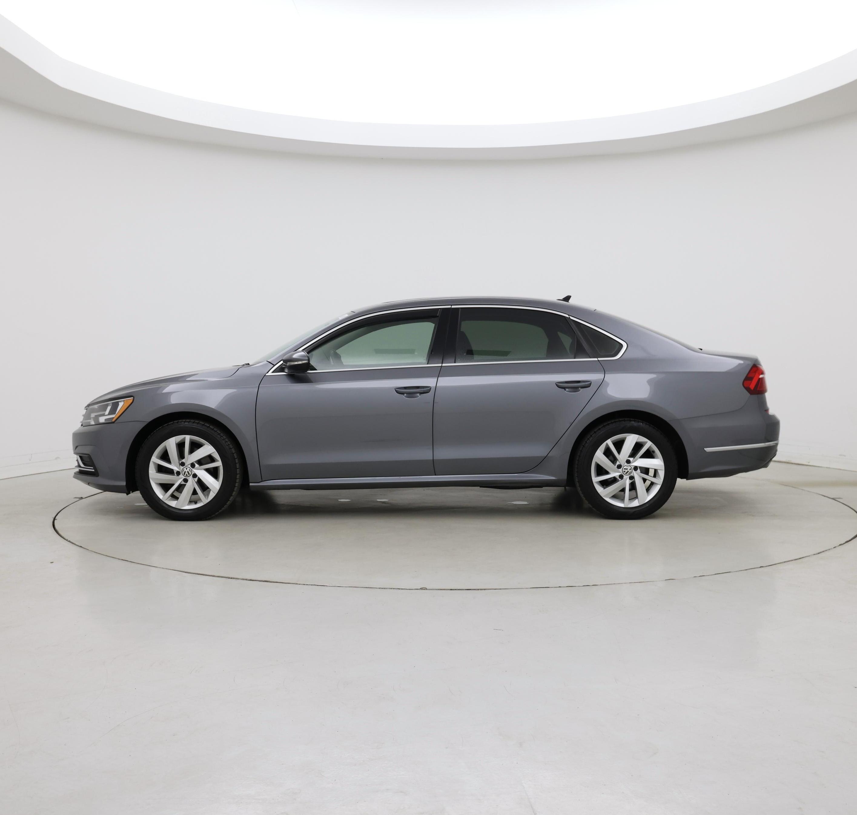 Thumbnail: 2018 Volkswagen Passat - 3