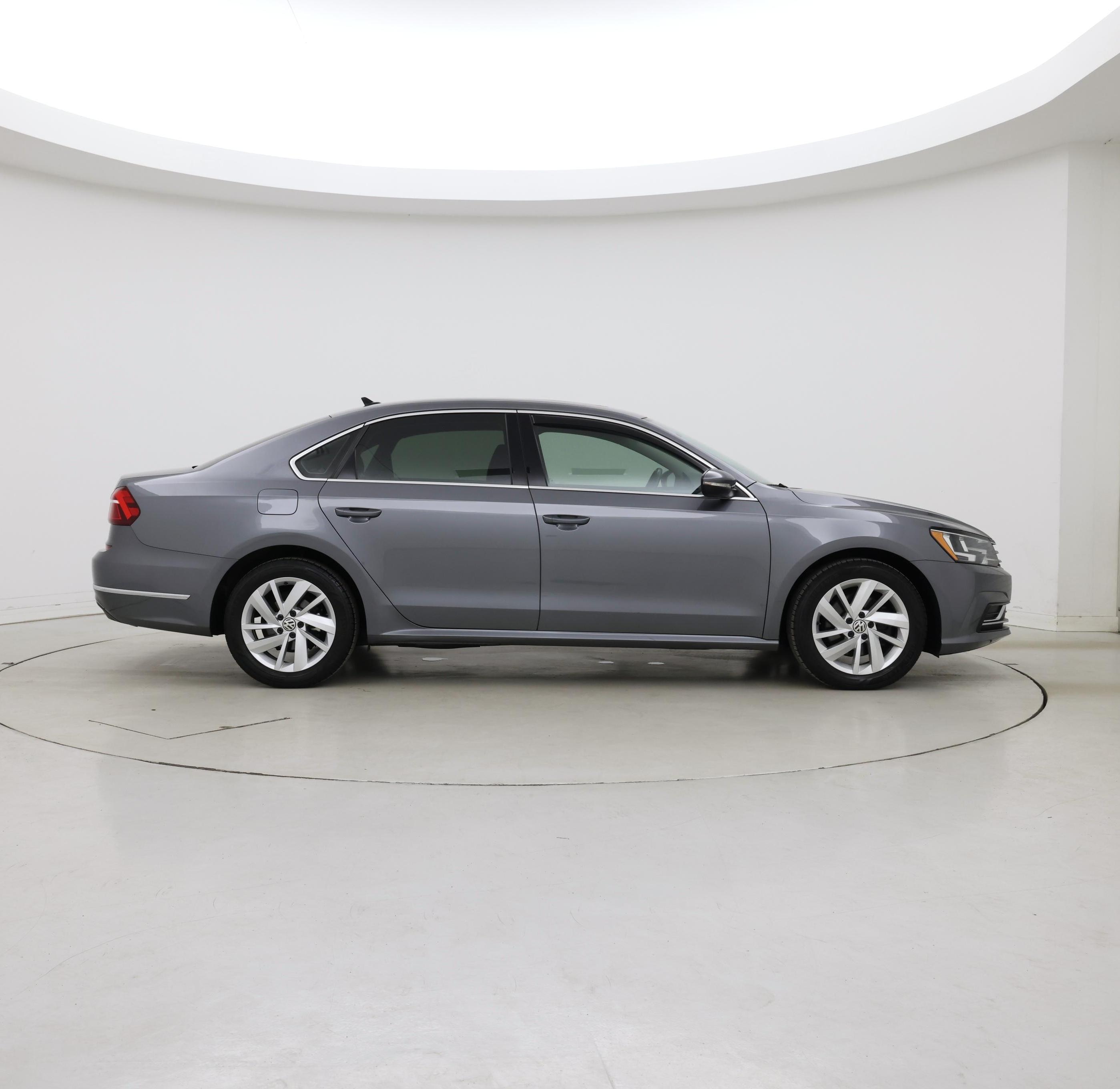 Thumbnail: 2018 Volkswagen Passat - 7