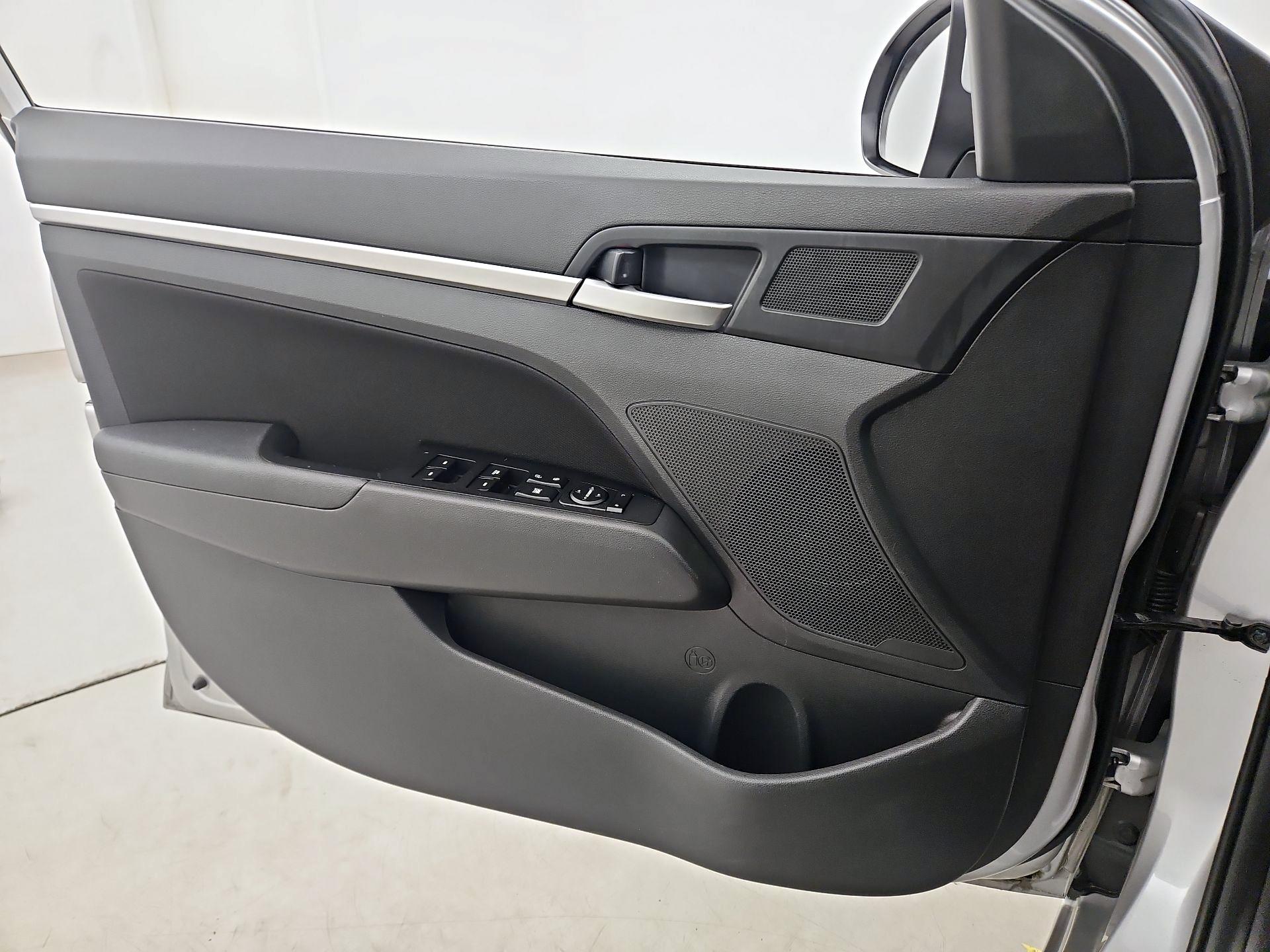Thumbnail: 2020 Hyundai Elantra - 12