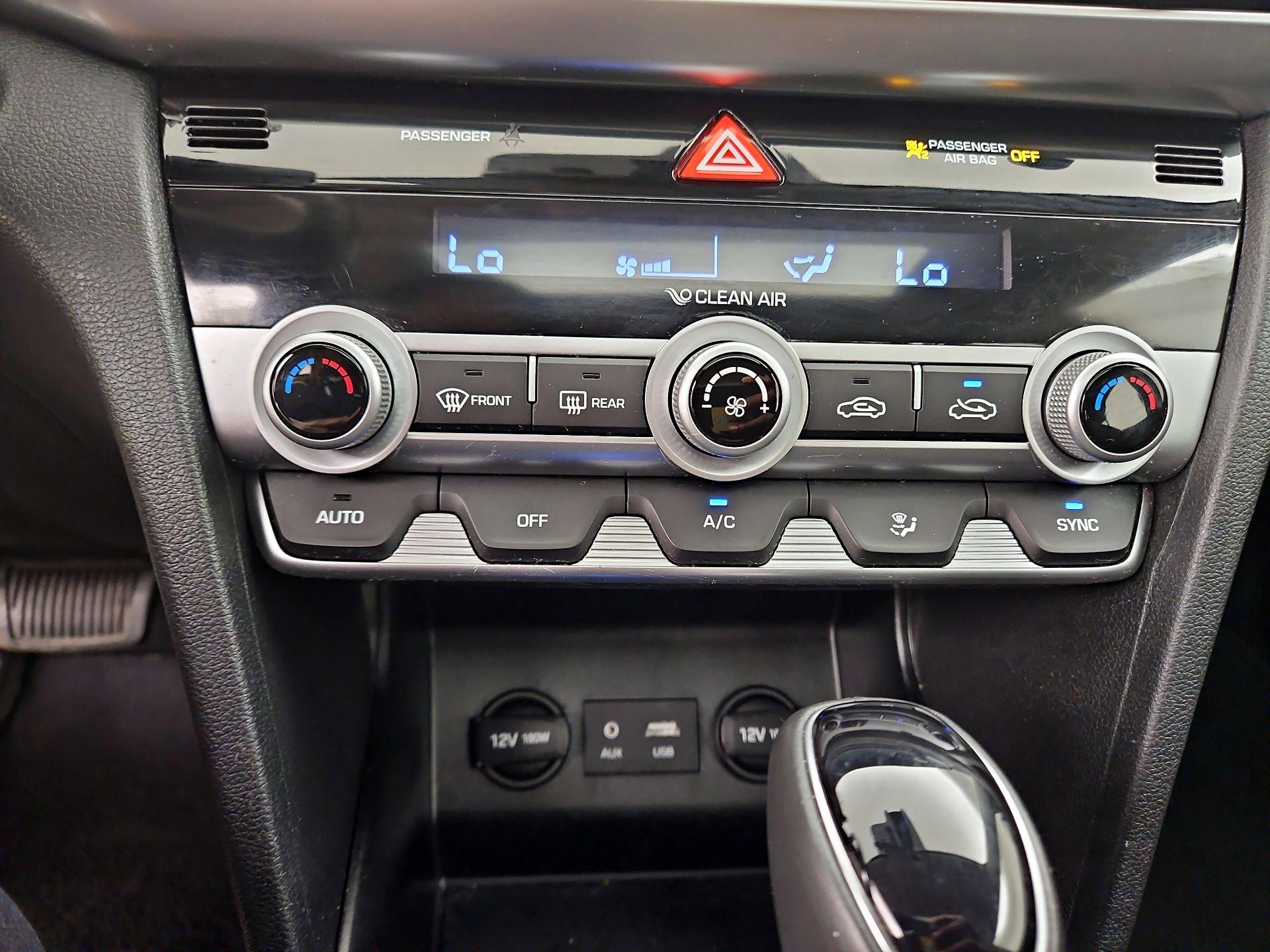 Thumbnail: 2020 Hyundai Elantra - 16