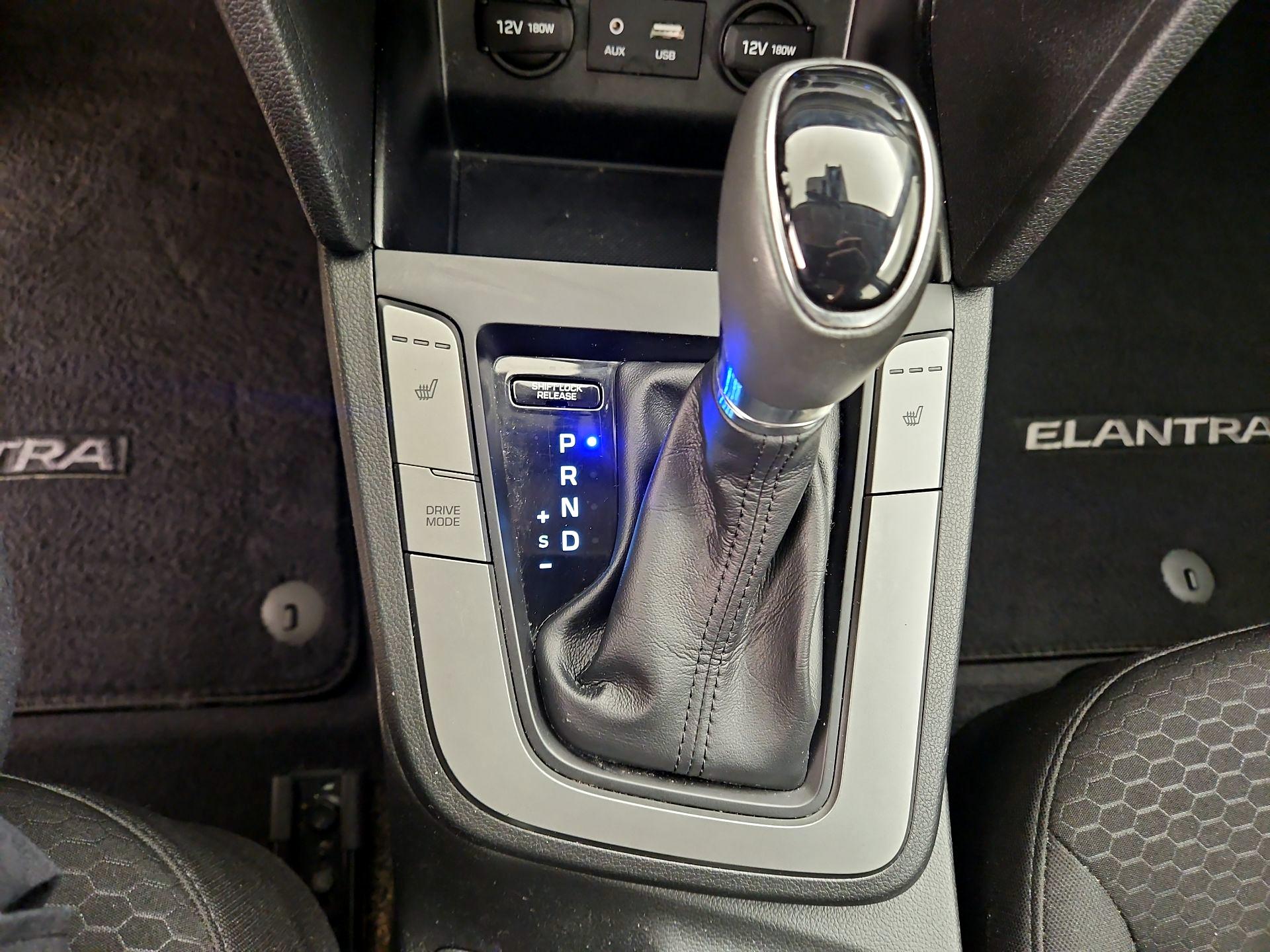 Thumbnail: 2020 Hyundai Elantra - 17