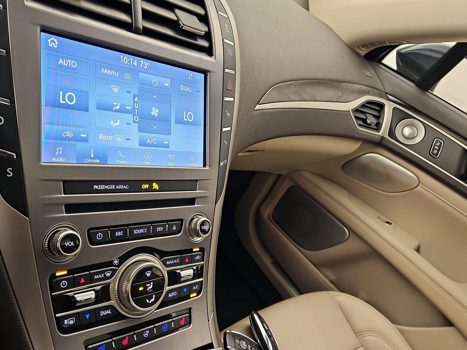 Thumbnail: 2020 Lincoln MKZ - 17