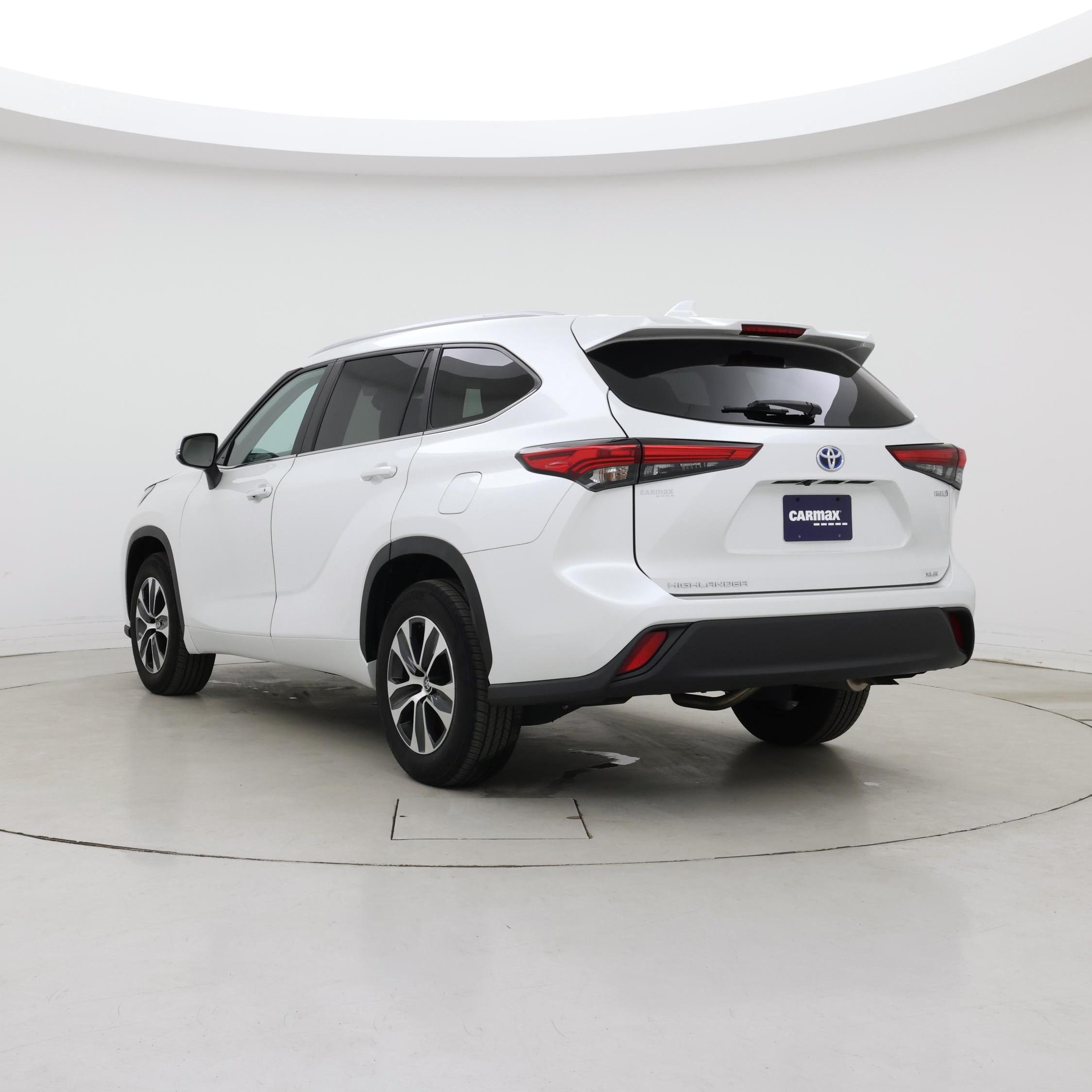 Thumbnail: 2023 Toyota Highlander - 2