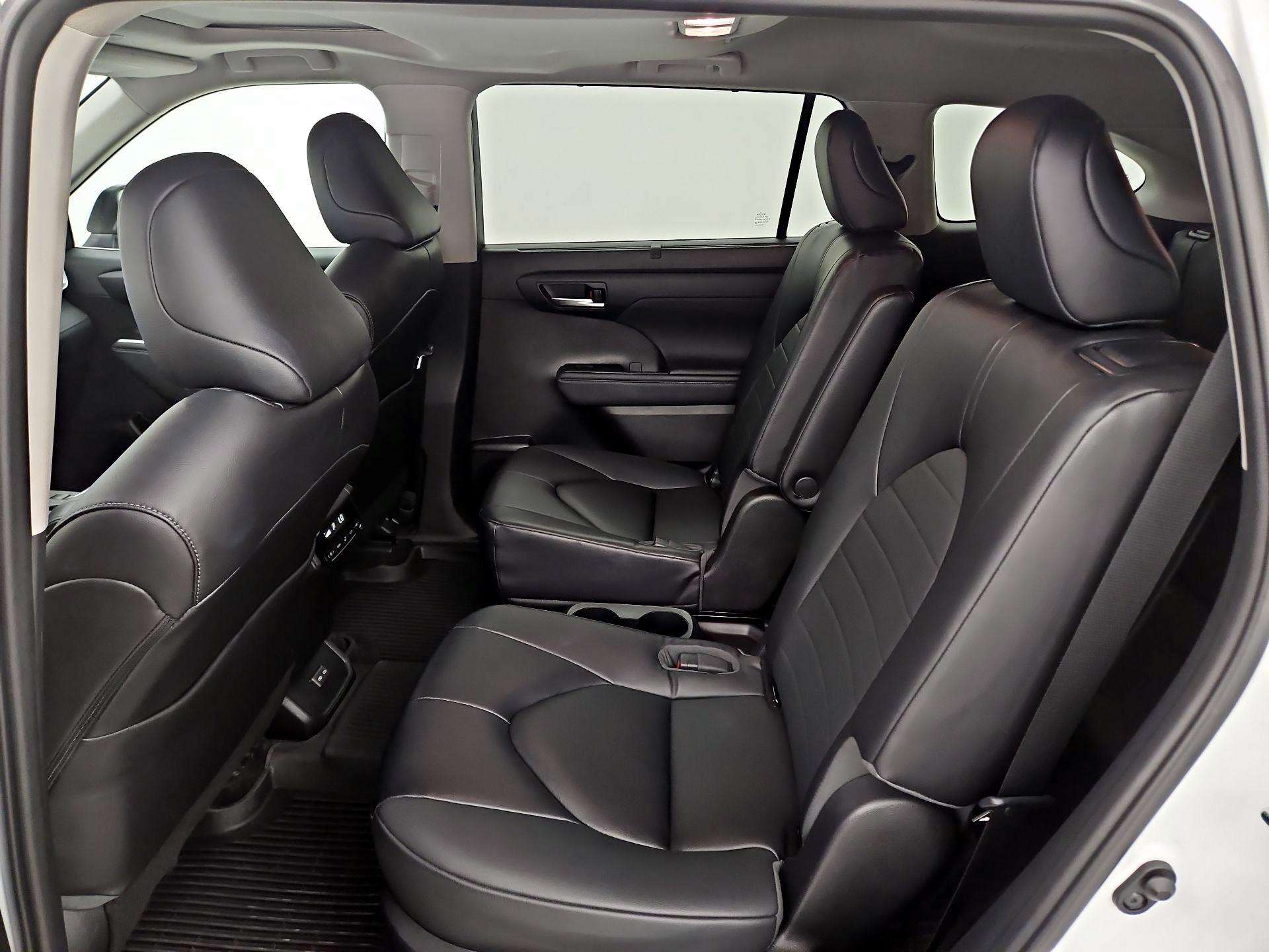 Thumbnail: 2023 Toyota Highlander - 20