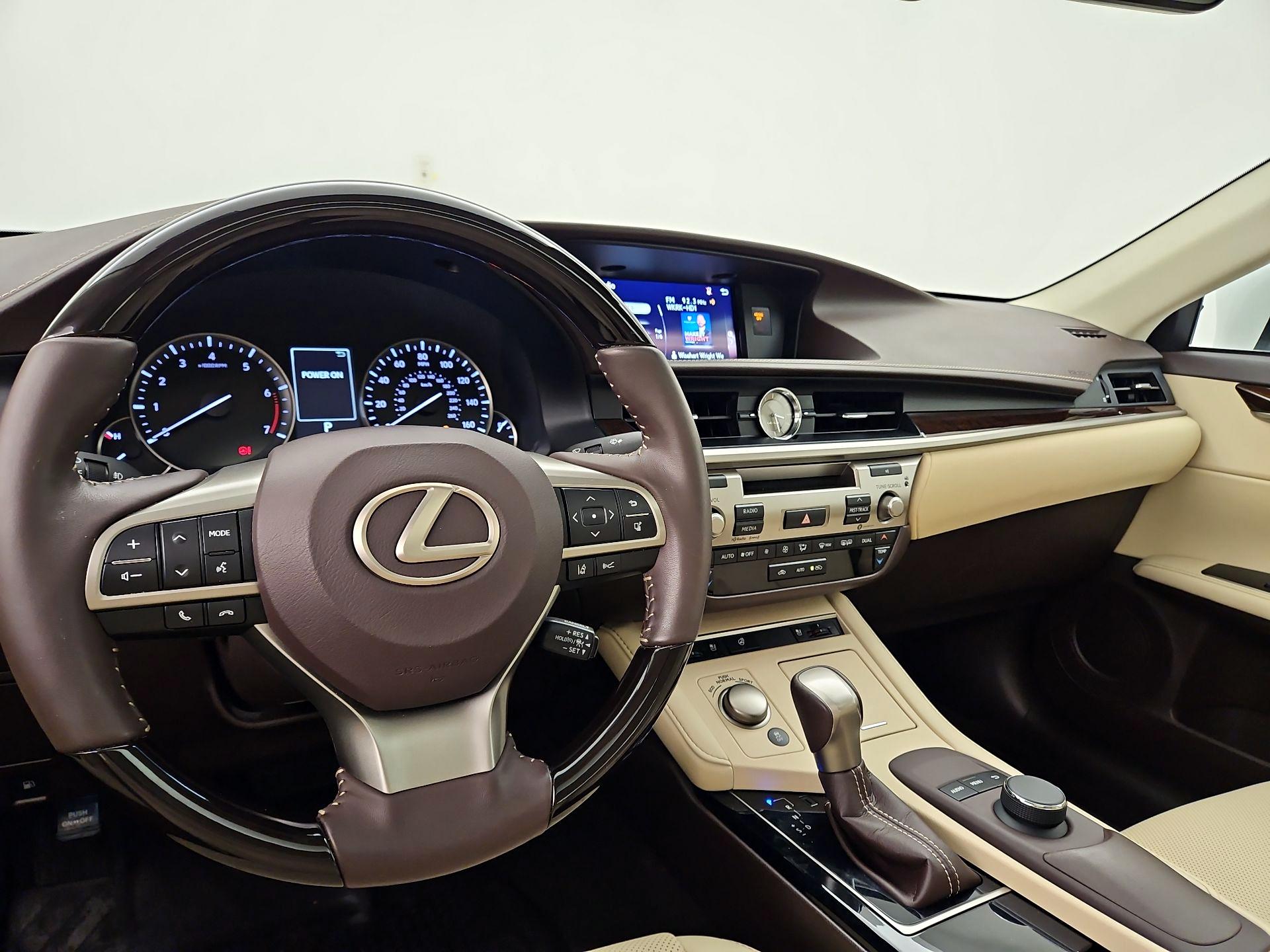 Thumbnail: 2018 Lexus ES - 10