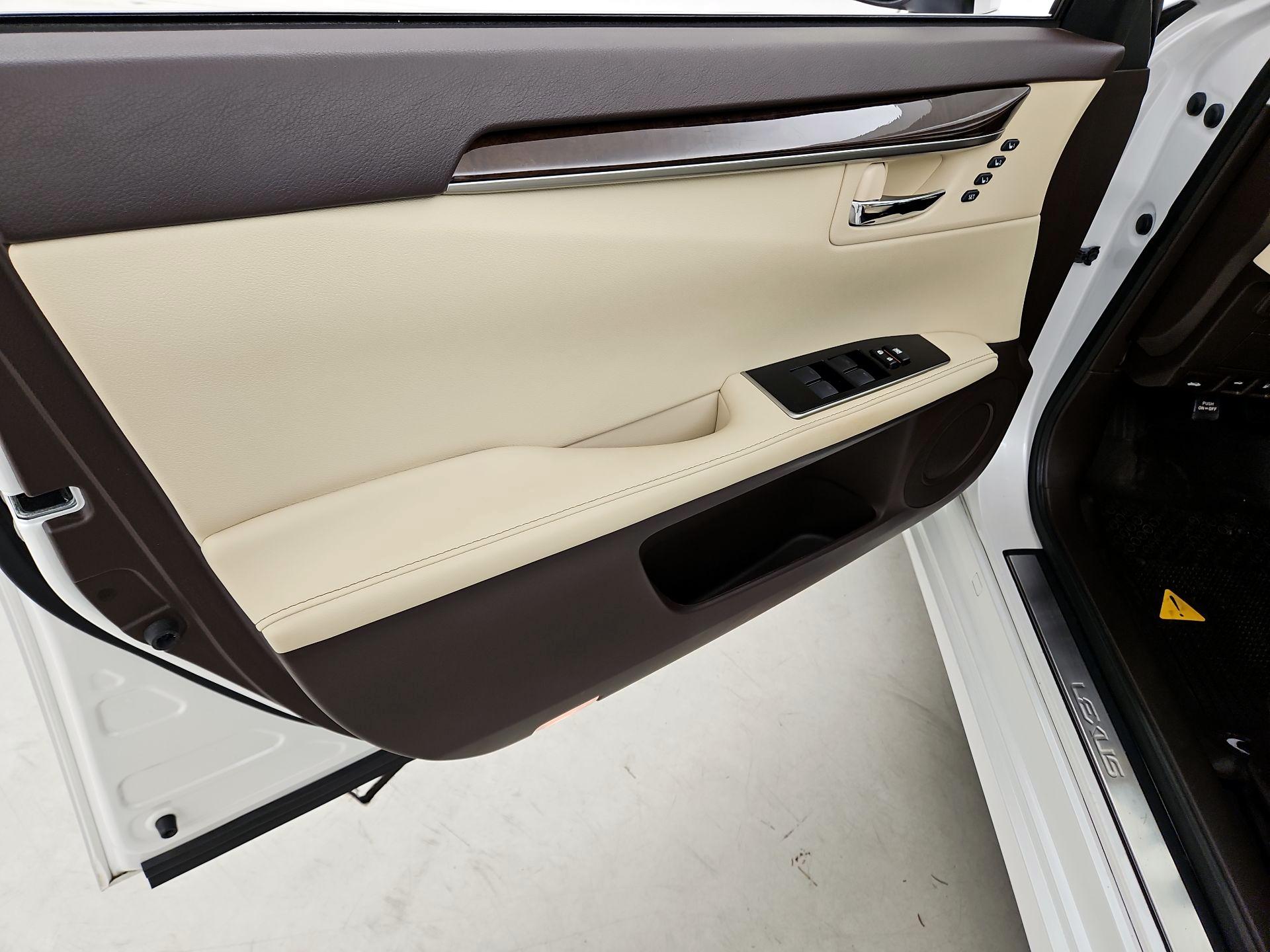 Thumbnail: 2018 Lexus ES - 12