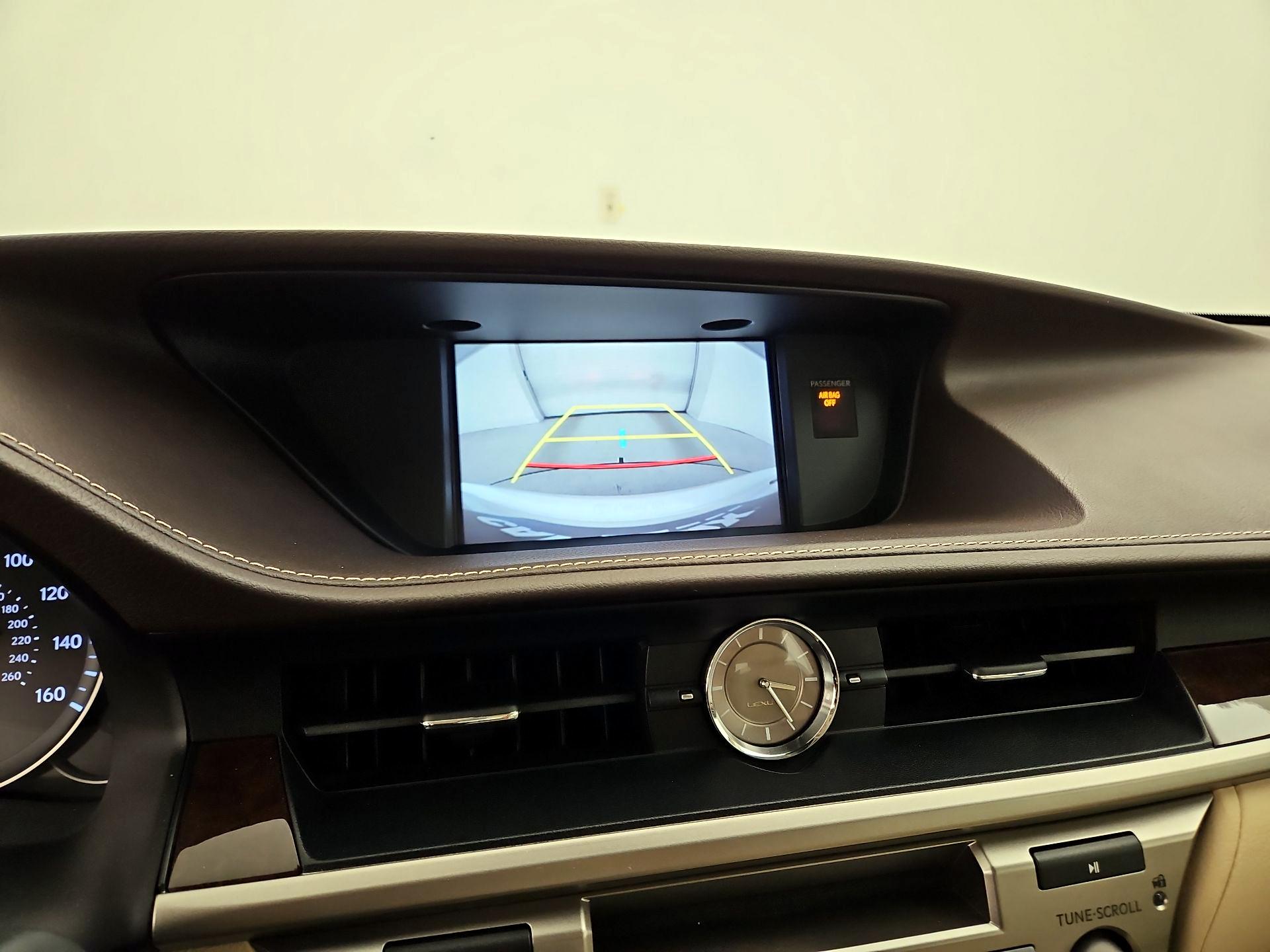 Thumbnail: 2018 Lexus ES - 14