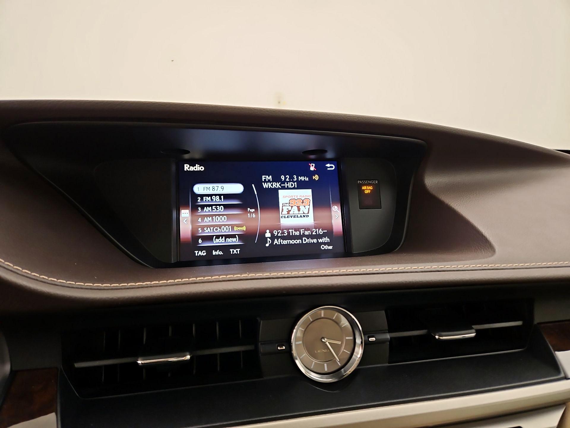 Thumbnail: 2018 Lexus ES - 15