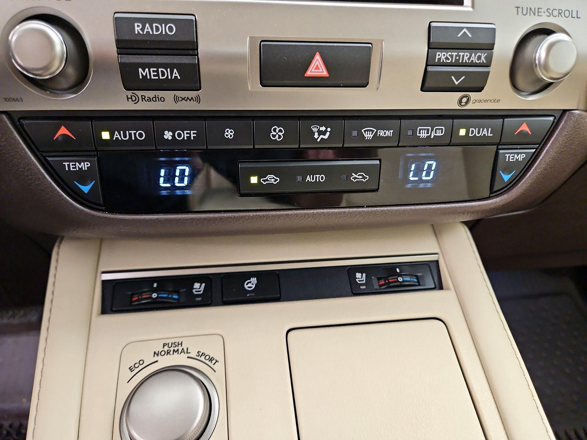 Thumbnail: 2018 Lexus ES - 16