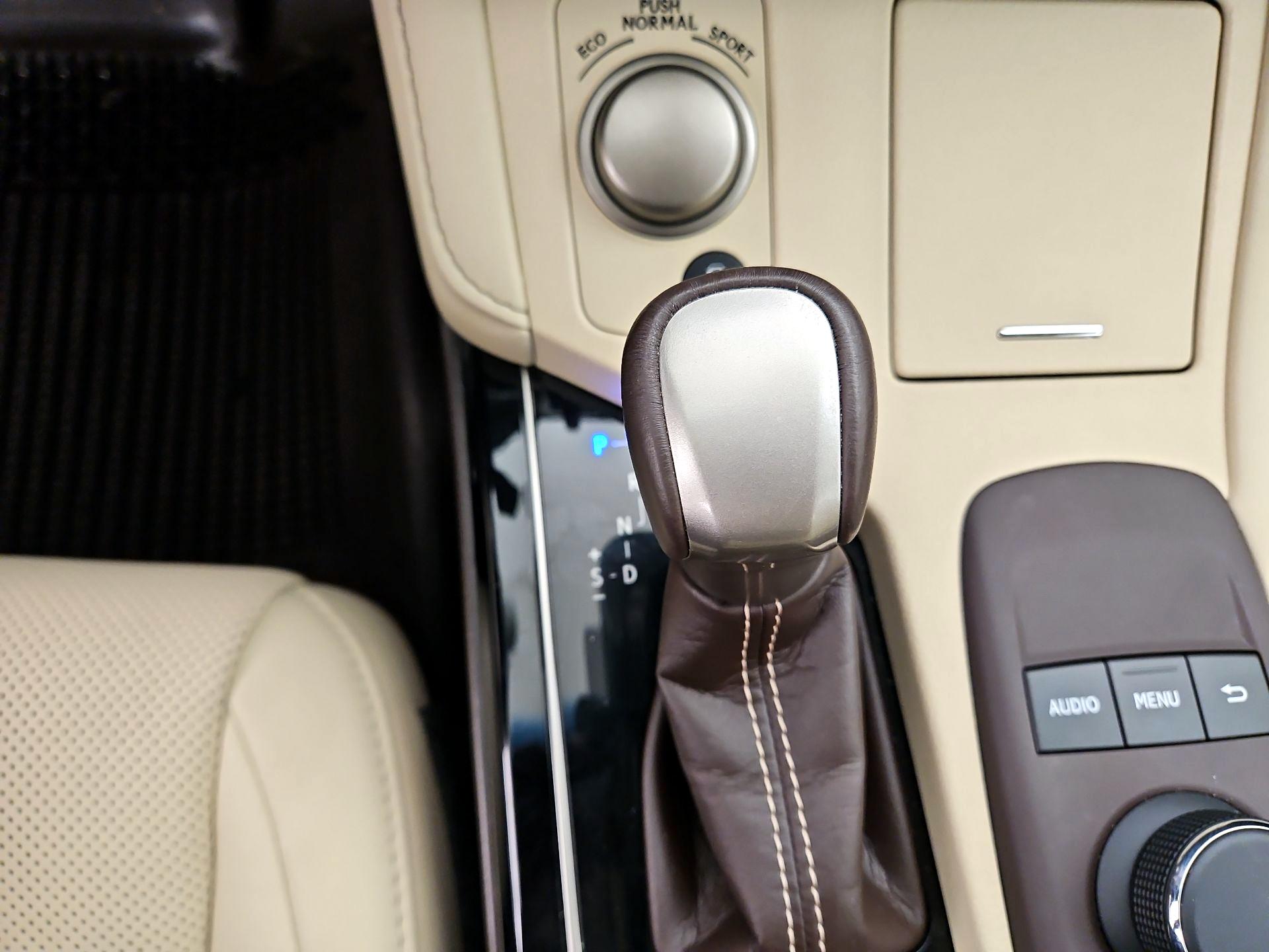 Thumbnail: 2018 Lexus ES - 17