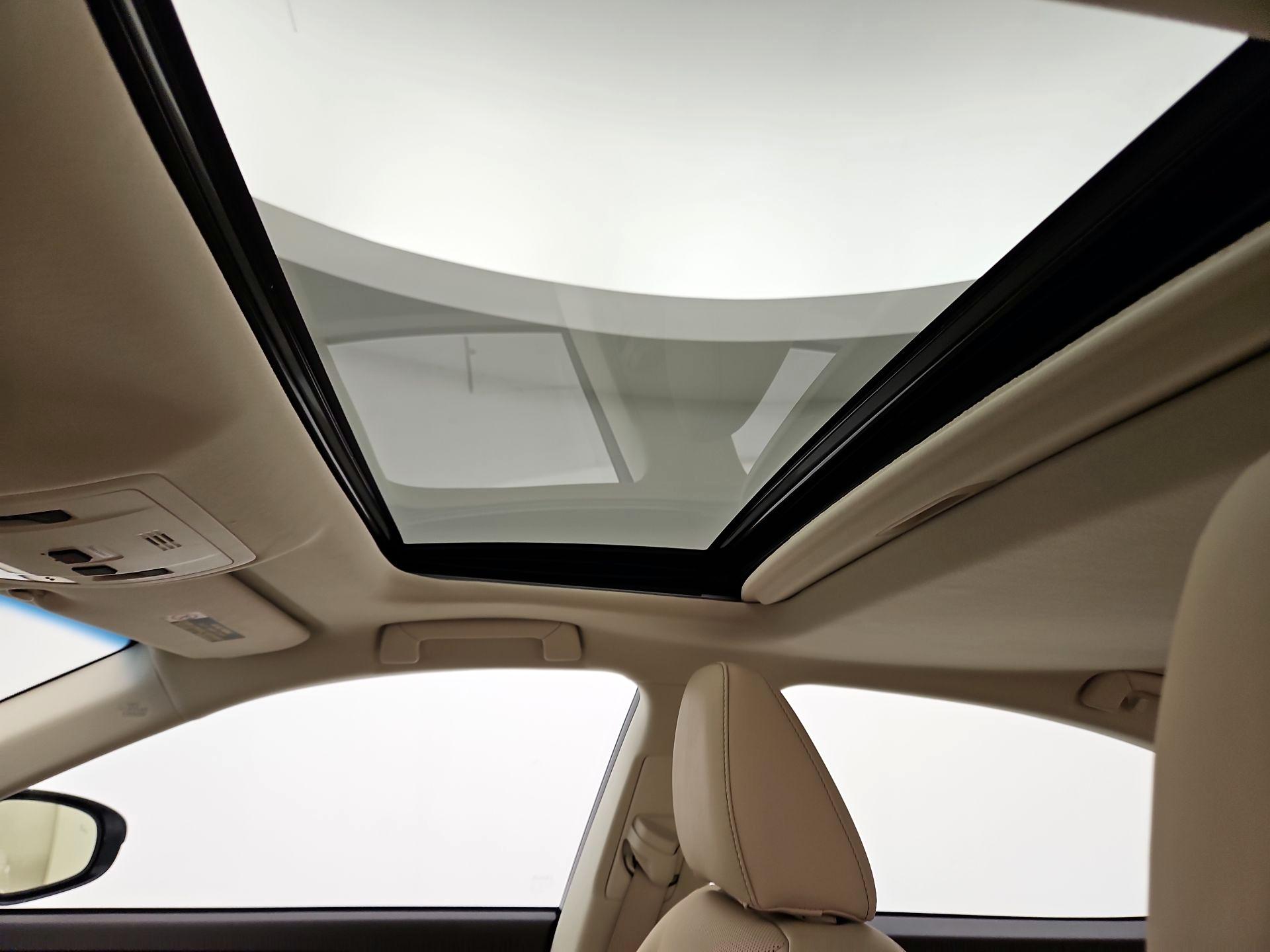 Thumbnail: 2018 Lexus ES - 19