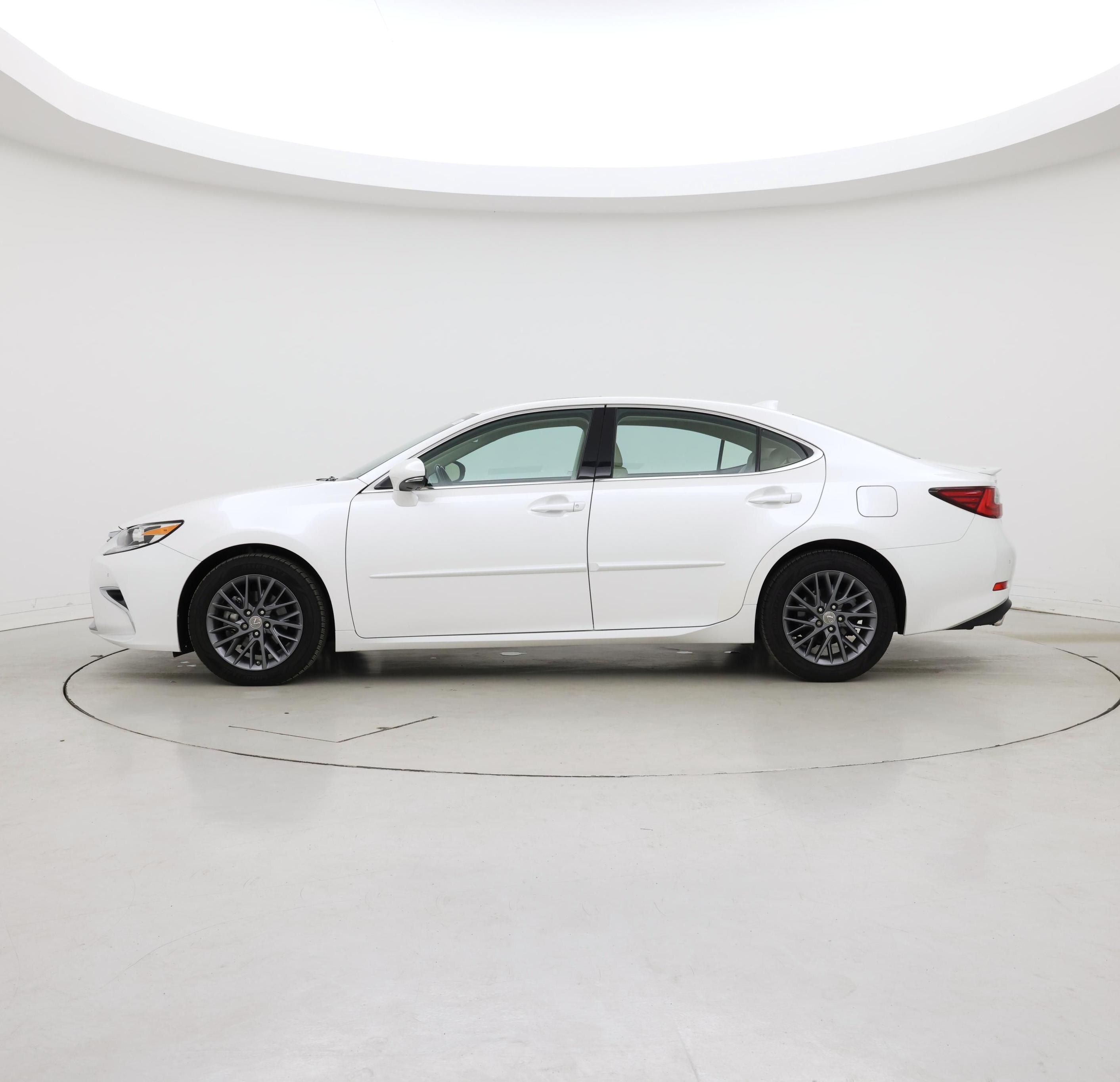 Thumbnail: 2018 Lexus ES - 3
