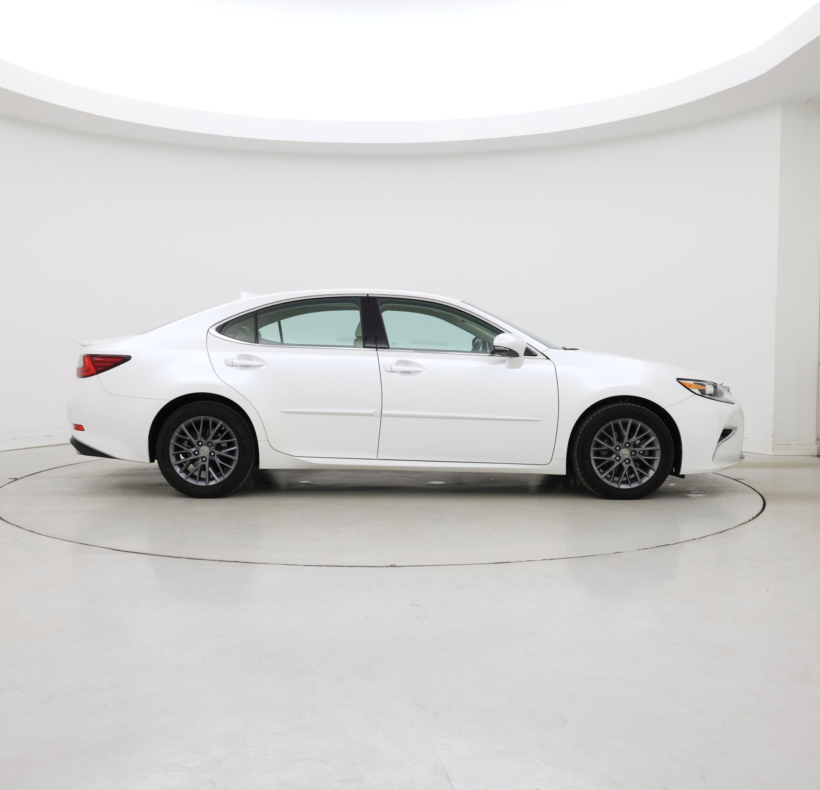 Thumbnail: 2018 Lexus ES - 7