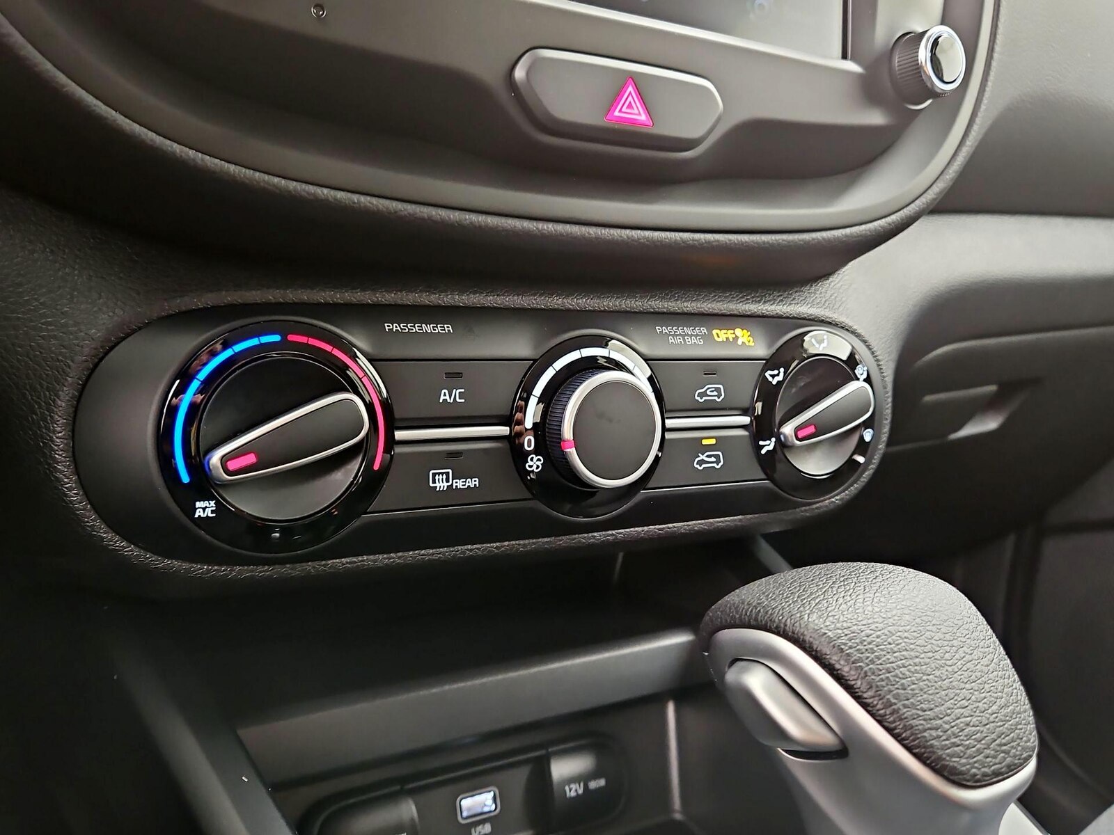 2025 Kia Soul LX - Photo 17