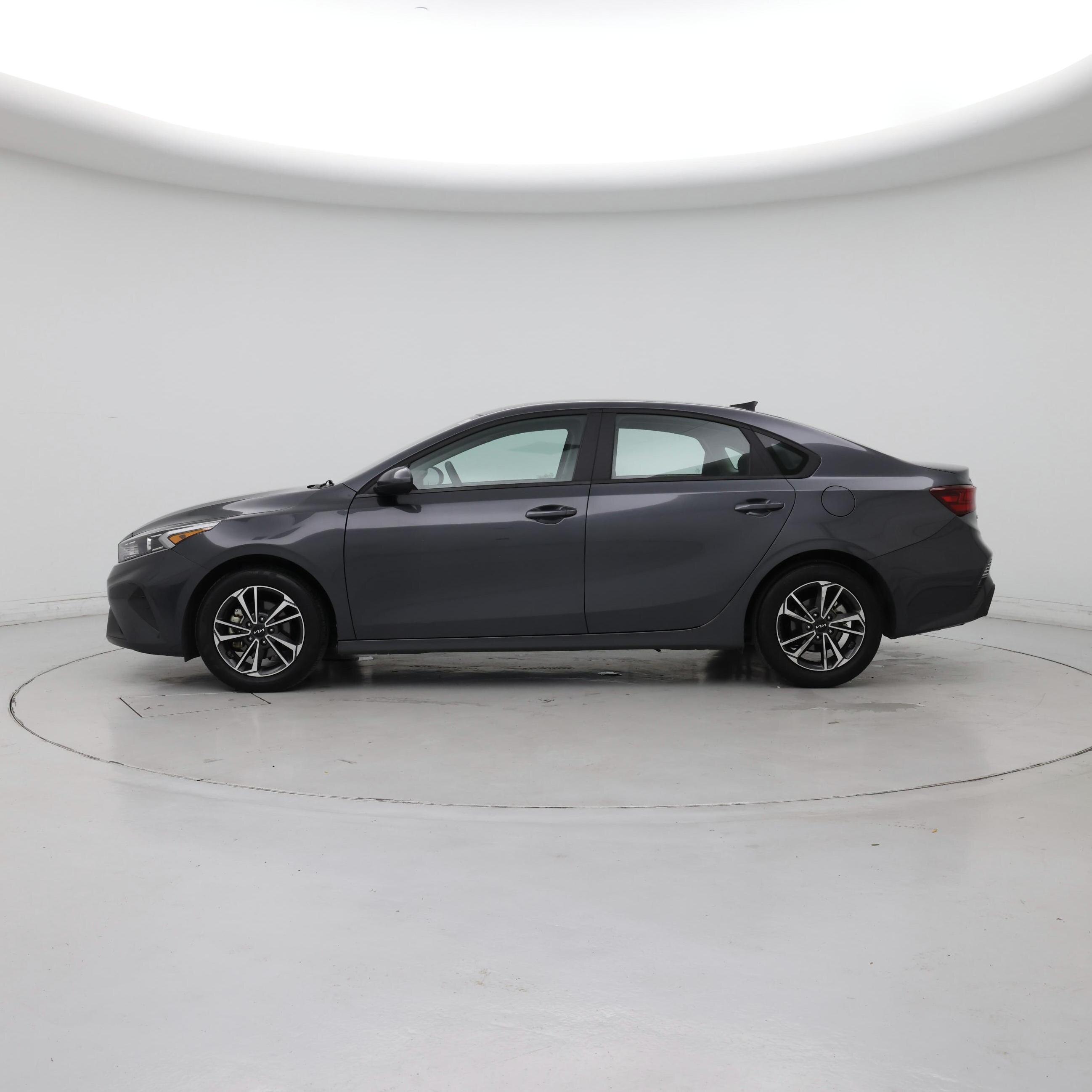 Thumbnail: 2024 Kia Forte - 3