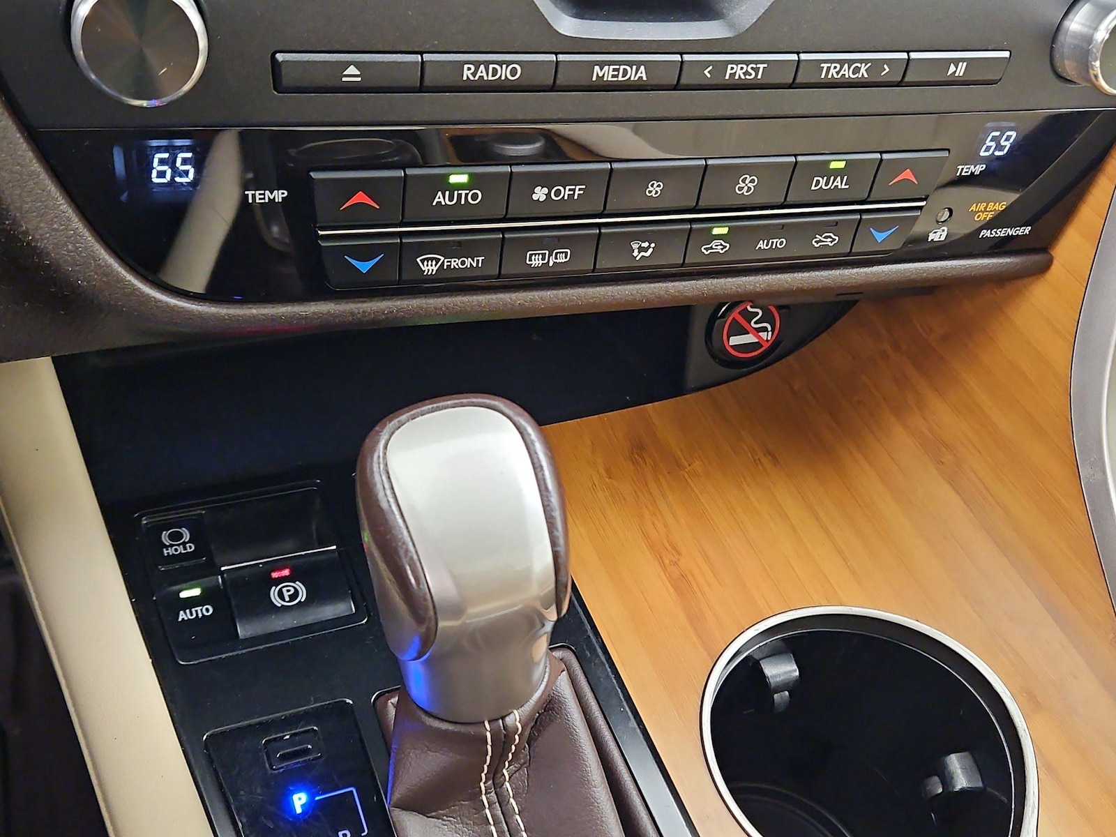 2019 Lexus RX Hybrid 450h - Photo 18