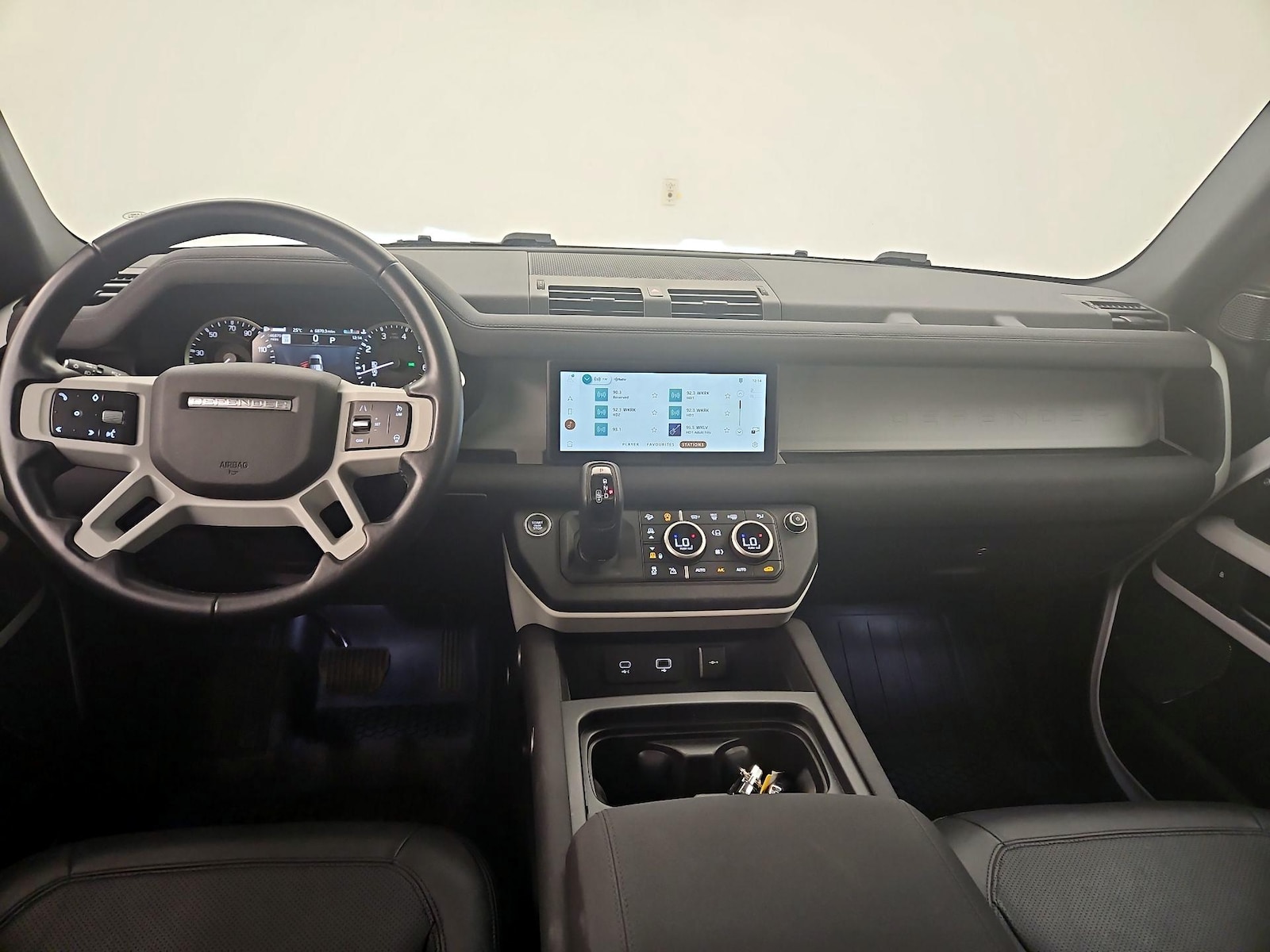 2023 Land Rover Defender S - Photo 10