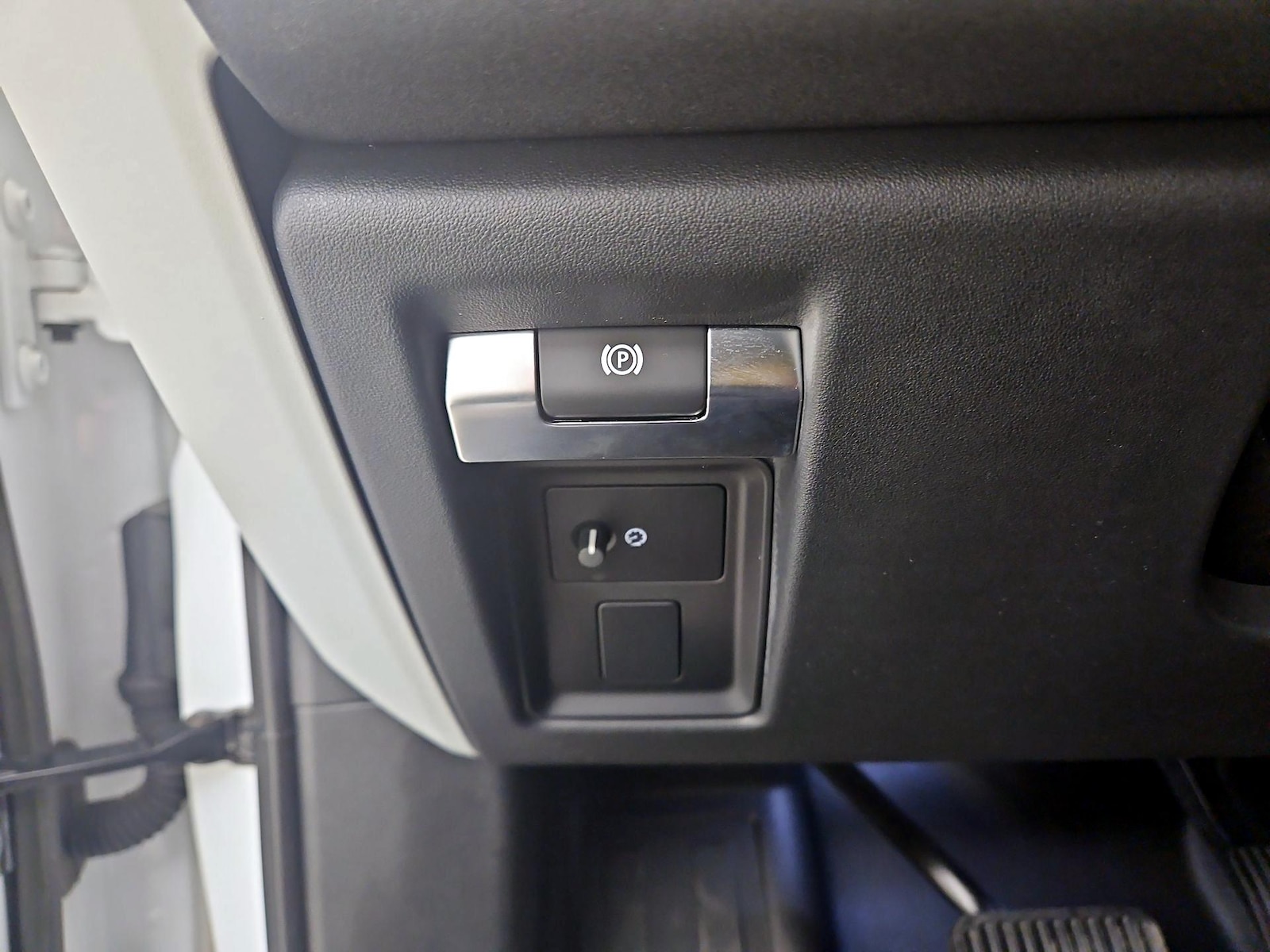 2023 Land Rover Defender S - Photo 14