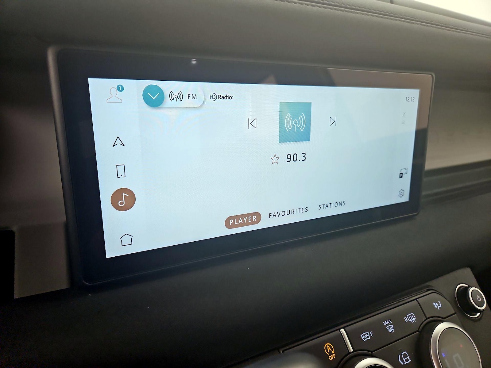 2023 Land Rover Defender S - Photo 17