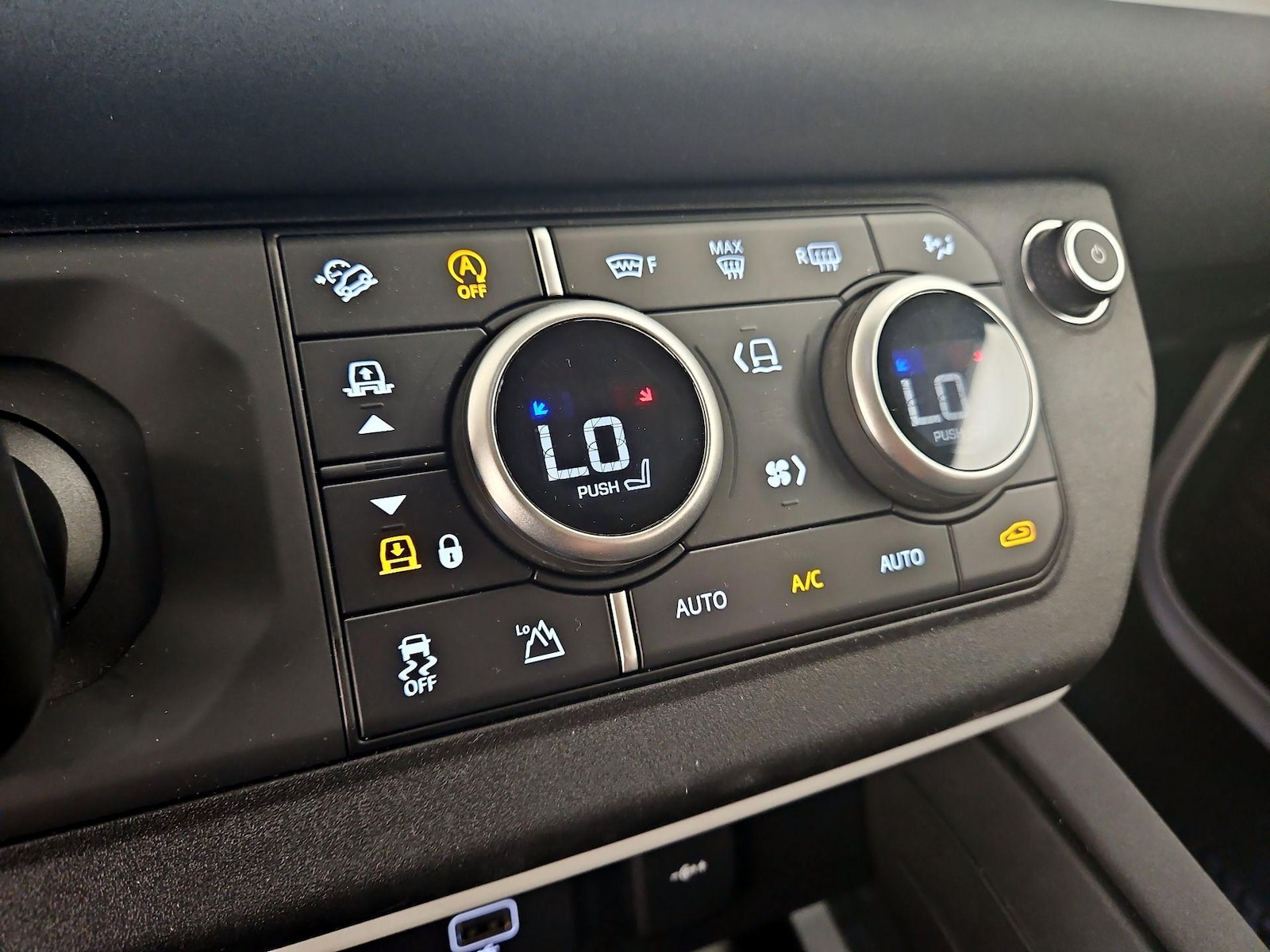 2023 Land Rover Defender S - Photo 18