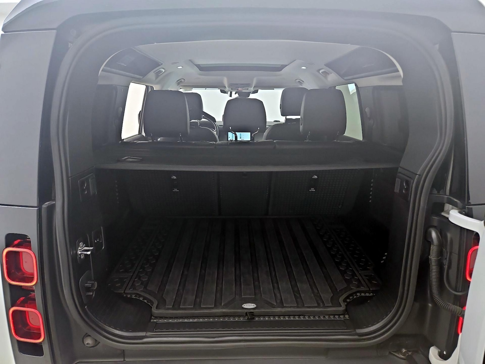 2023 Land Rover Defender S - Photo 23