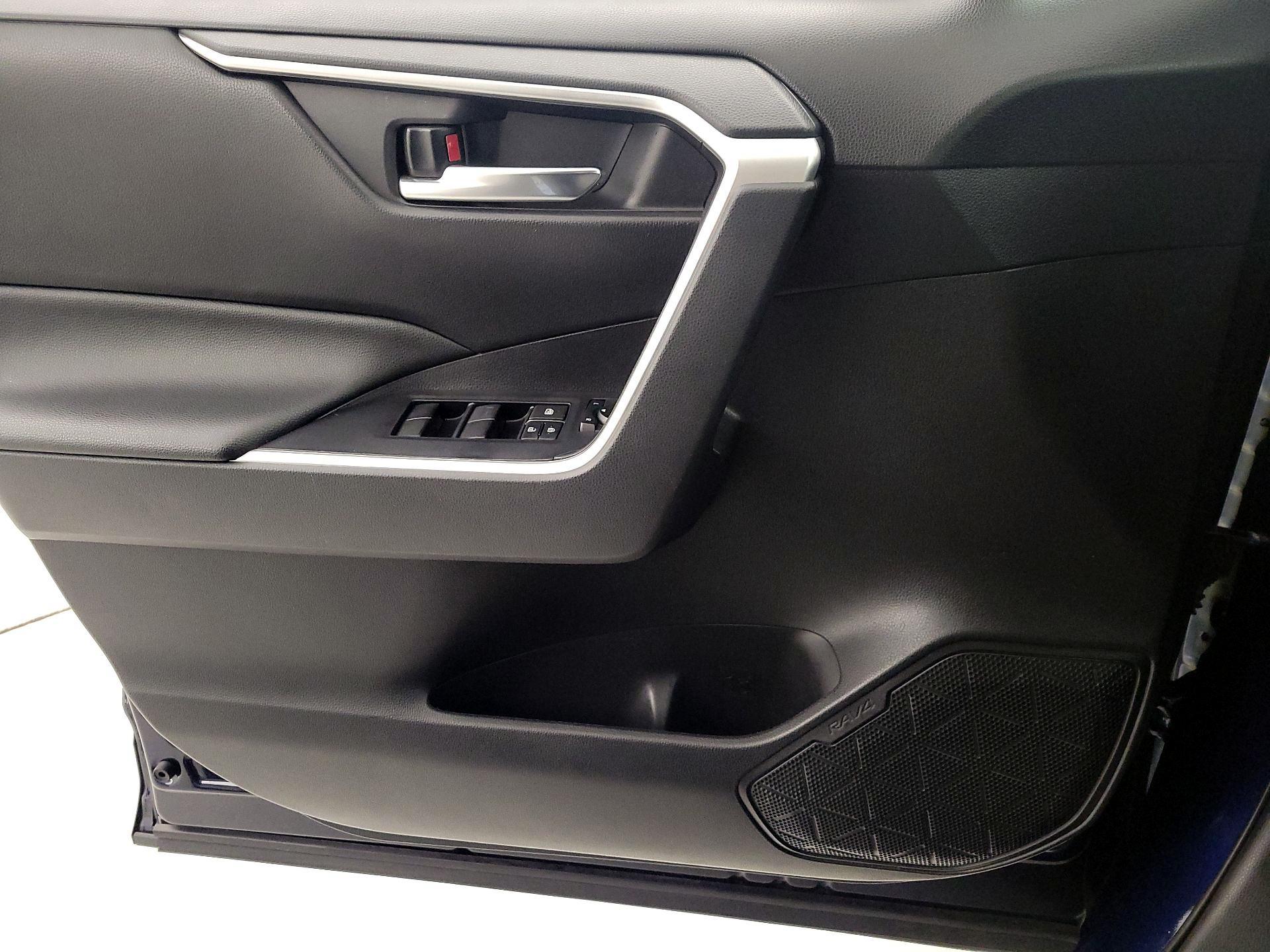 Thumbnail: 2021 Toyota RAV4 - 12