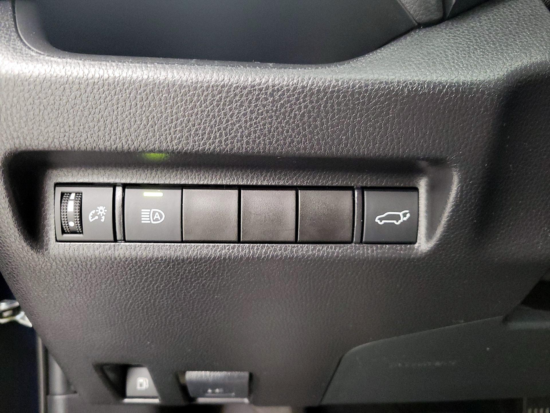 Thumbnail: 2021 Toyota RAV4 - 13