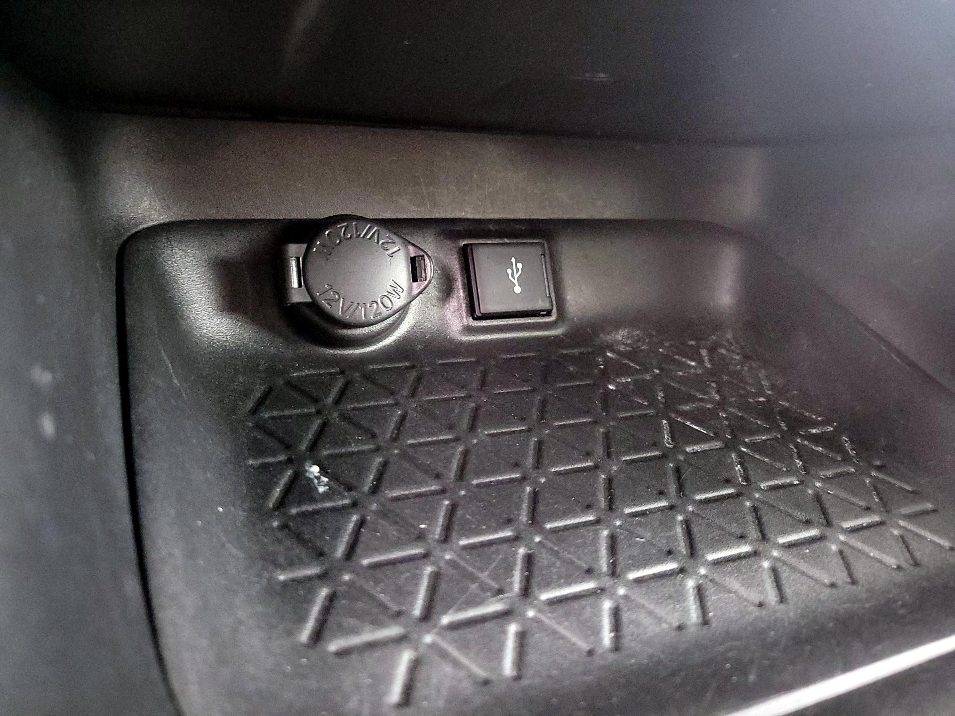 Thumbnail: 2021 Toyota RAV4 - 18