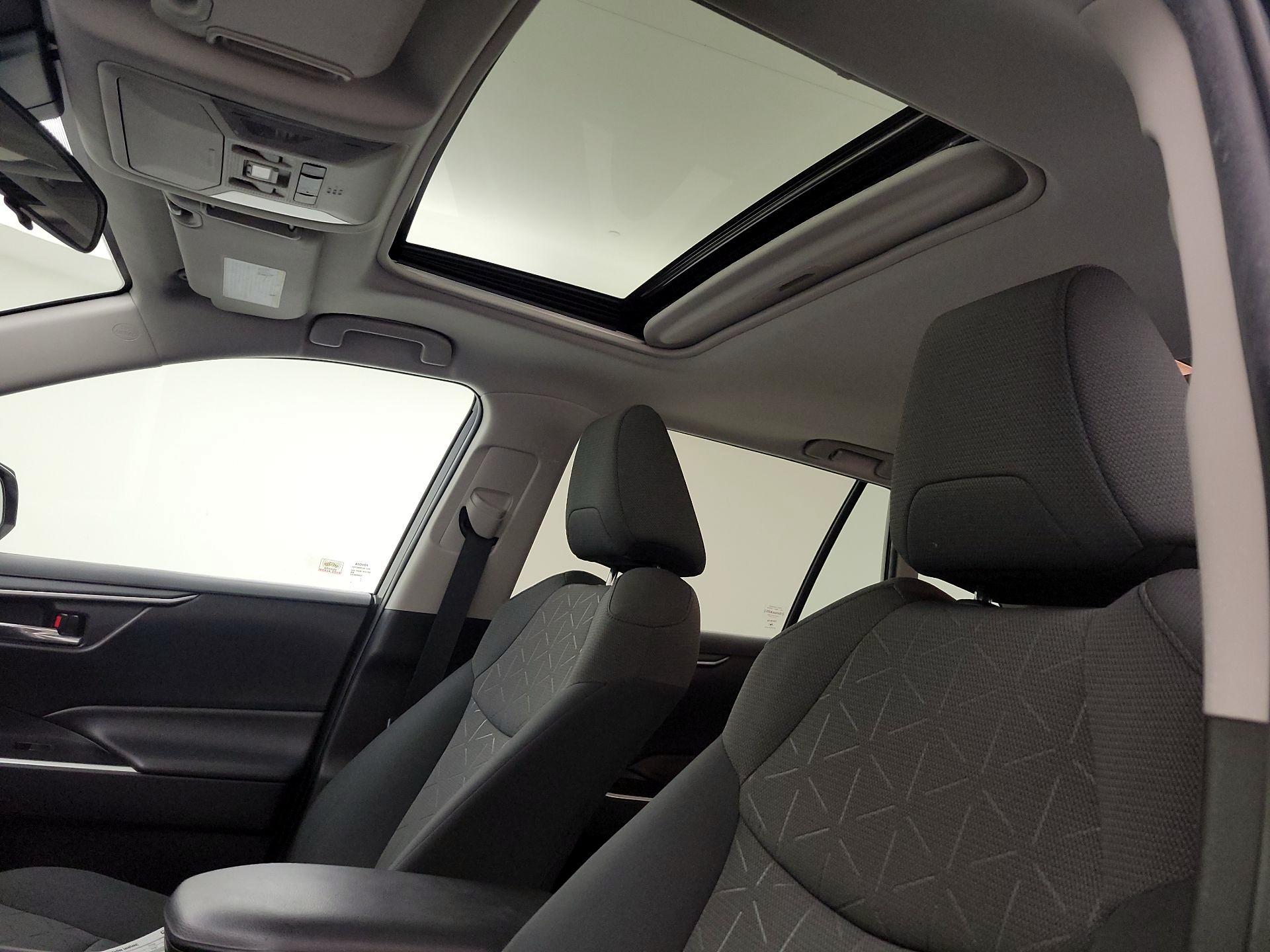 Thumbnail: 2021 Toyota RAV4 - 19