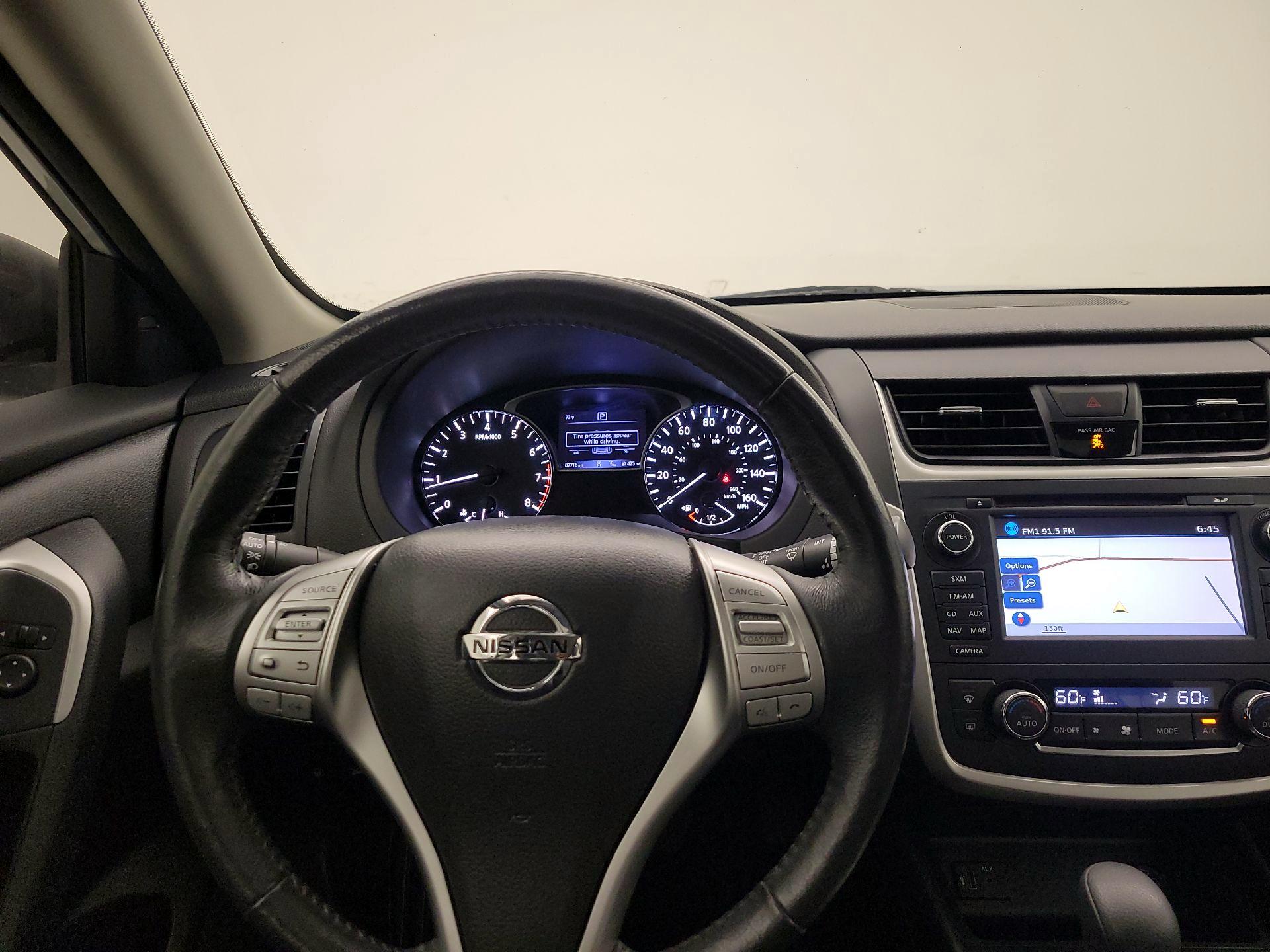 Thumbnail: 2017 Nissan Altima - 10