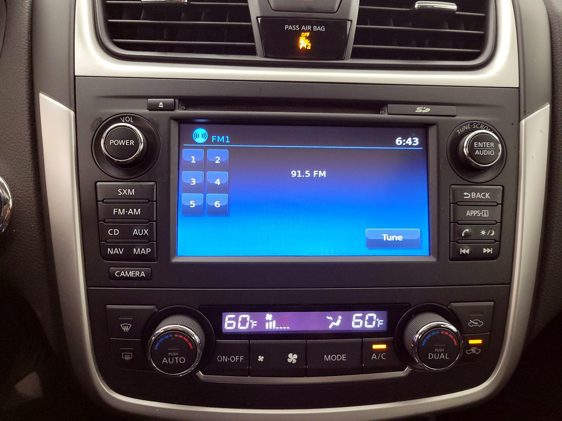 Thumbnail: 2017 Nissan Altima - 16