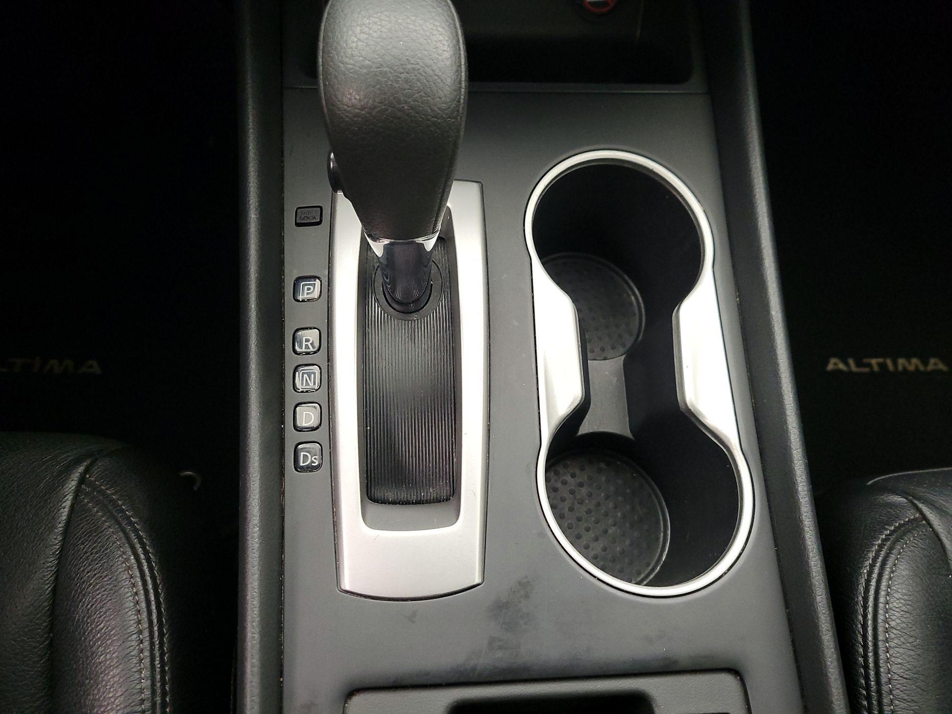 Thumbnail: 2017 Nissan Altima - 18