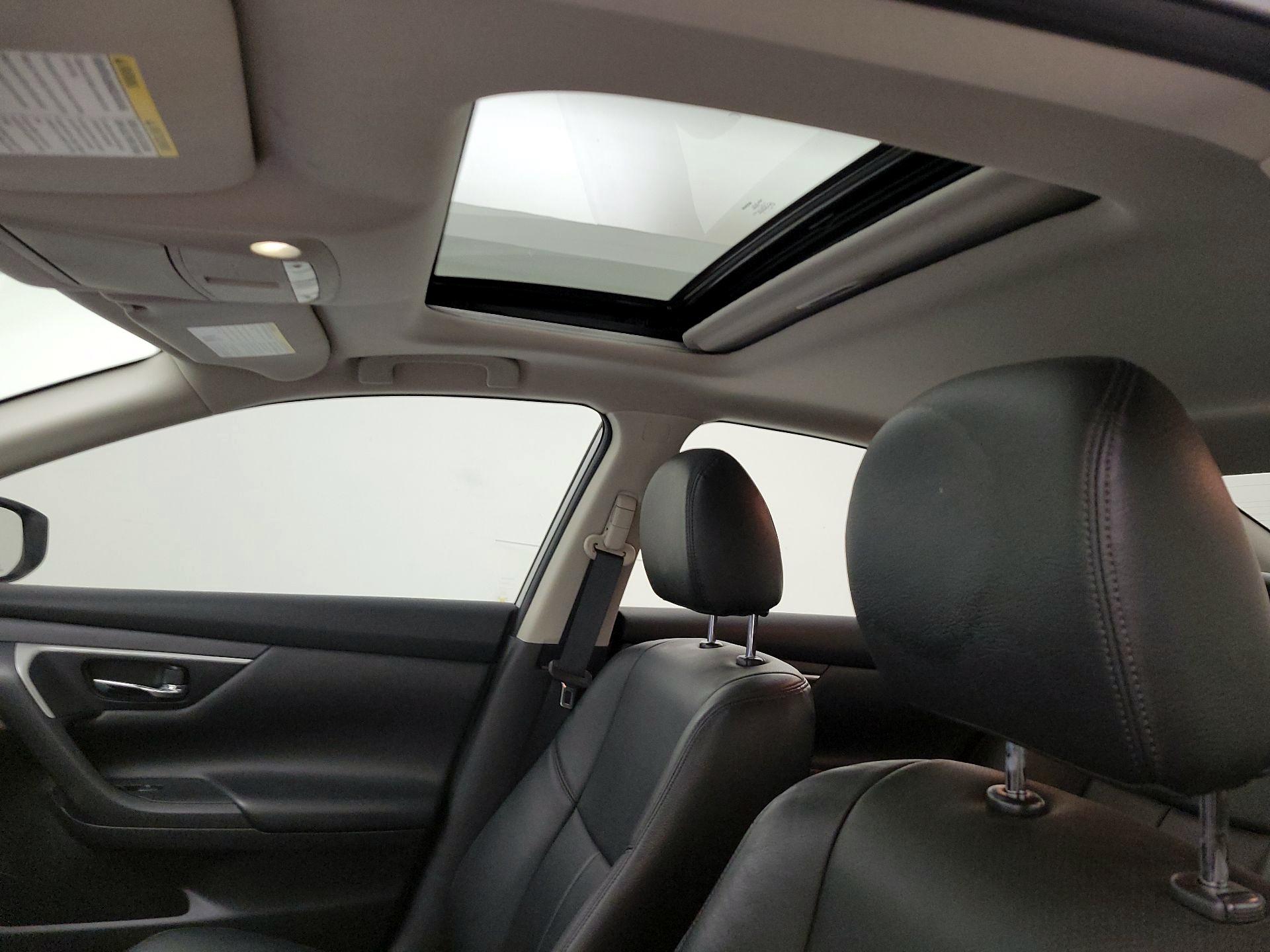 Thumbnail: 2017 Nissan Altima - 20