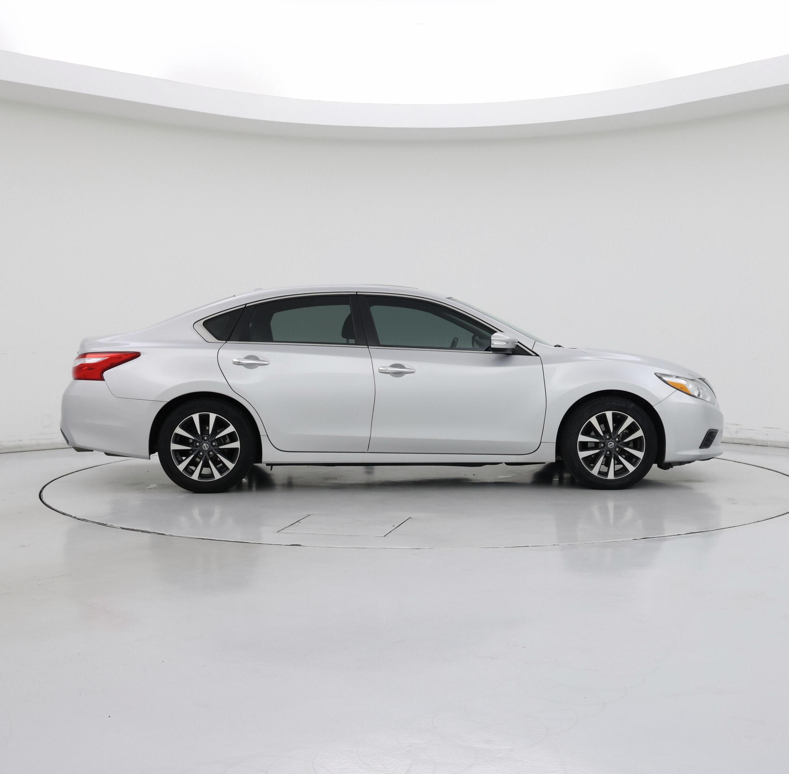 Thumbnail: 2017 Nissan Altima - 7