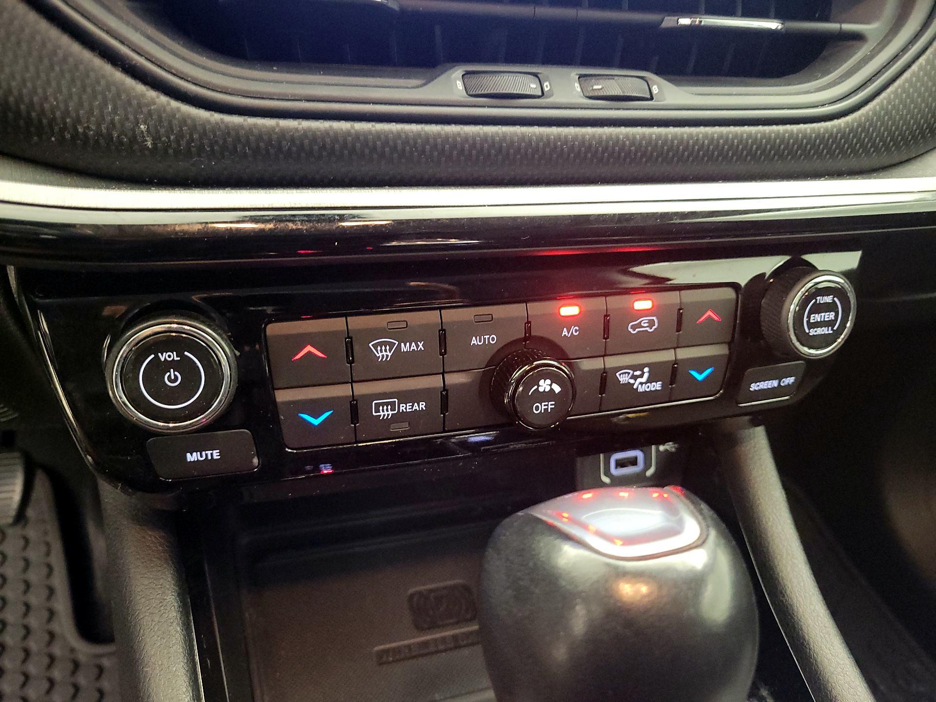 Thumbnail: 2022 Jeep Compass - 16