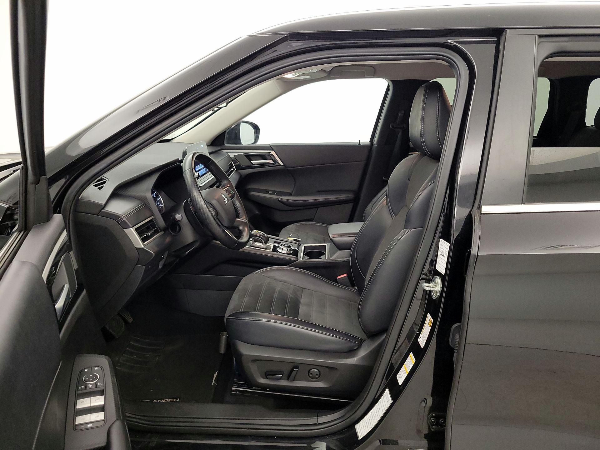 Thumbnail: 2024 Mitsubishi Outlander - 11