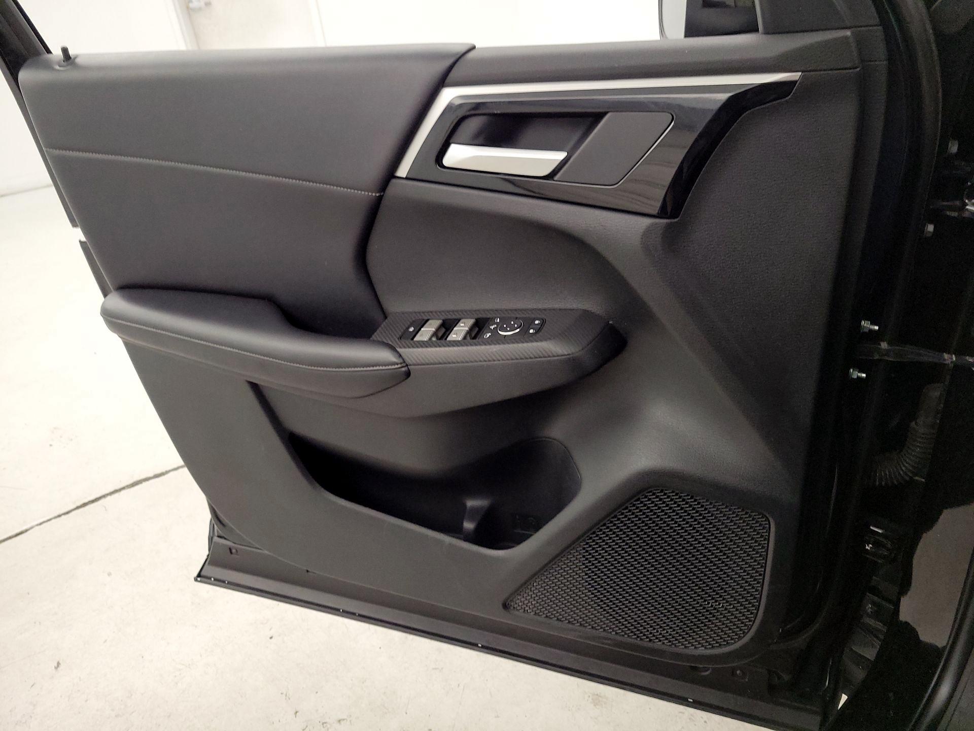 Thumbnail: 2024 Mitsubishi Outlander - 12