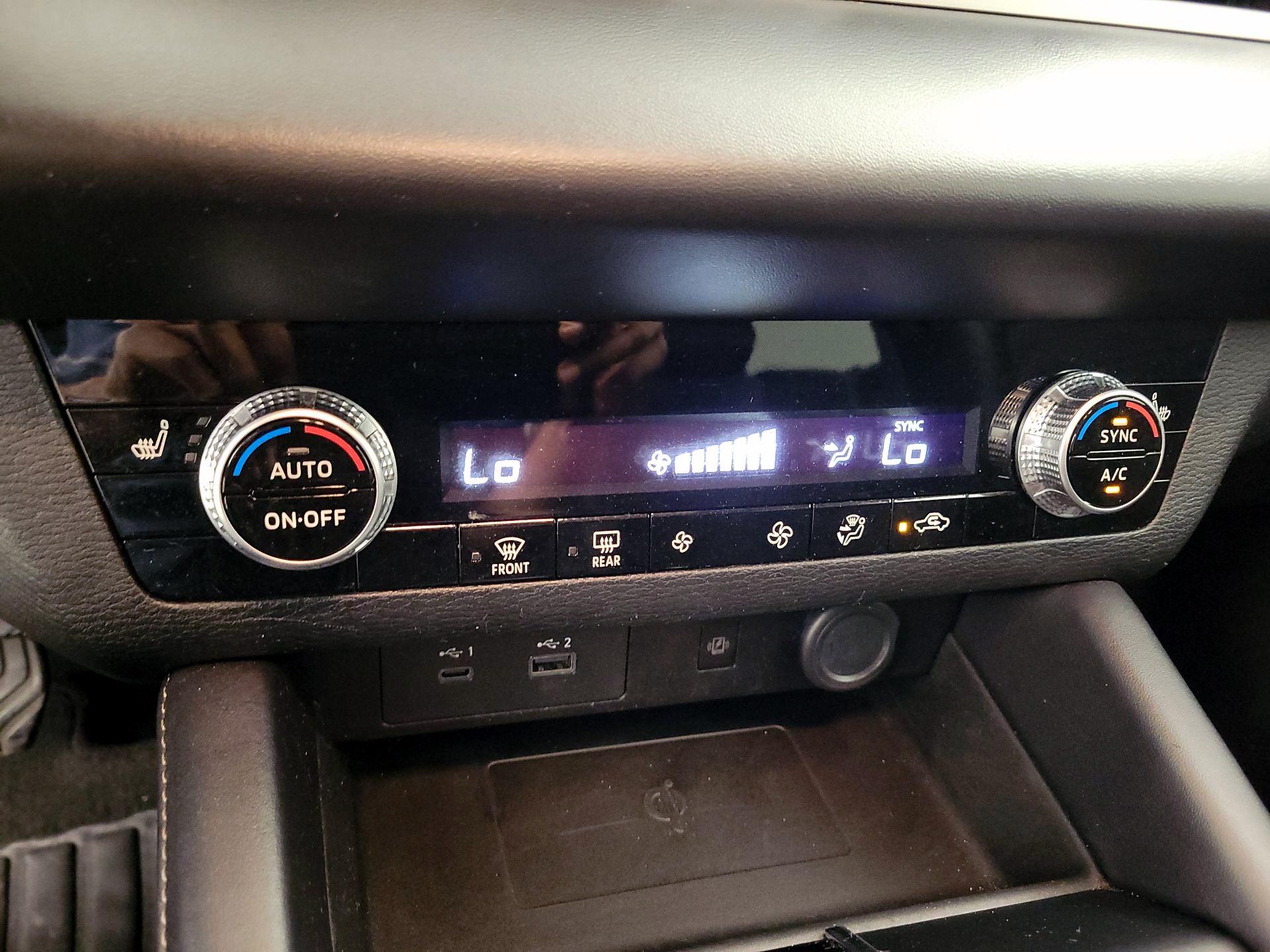 Thumbnail: 2024 Mitsubishi Outlander - 15