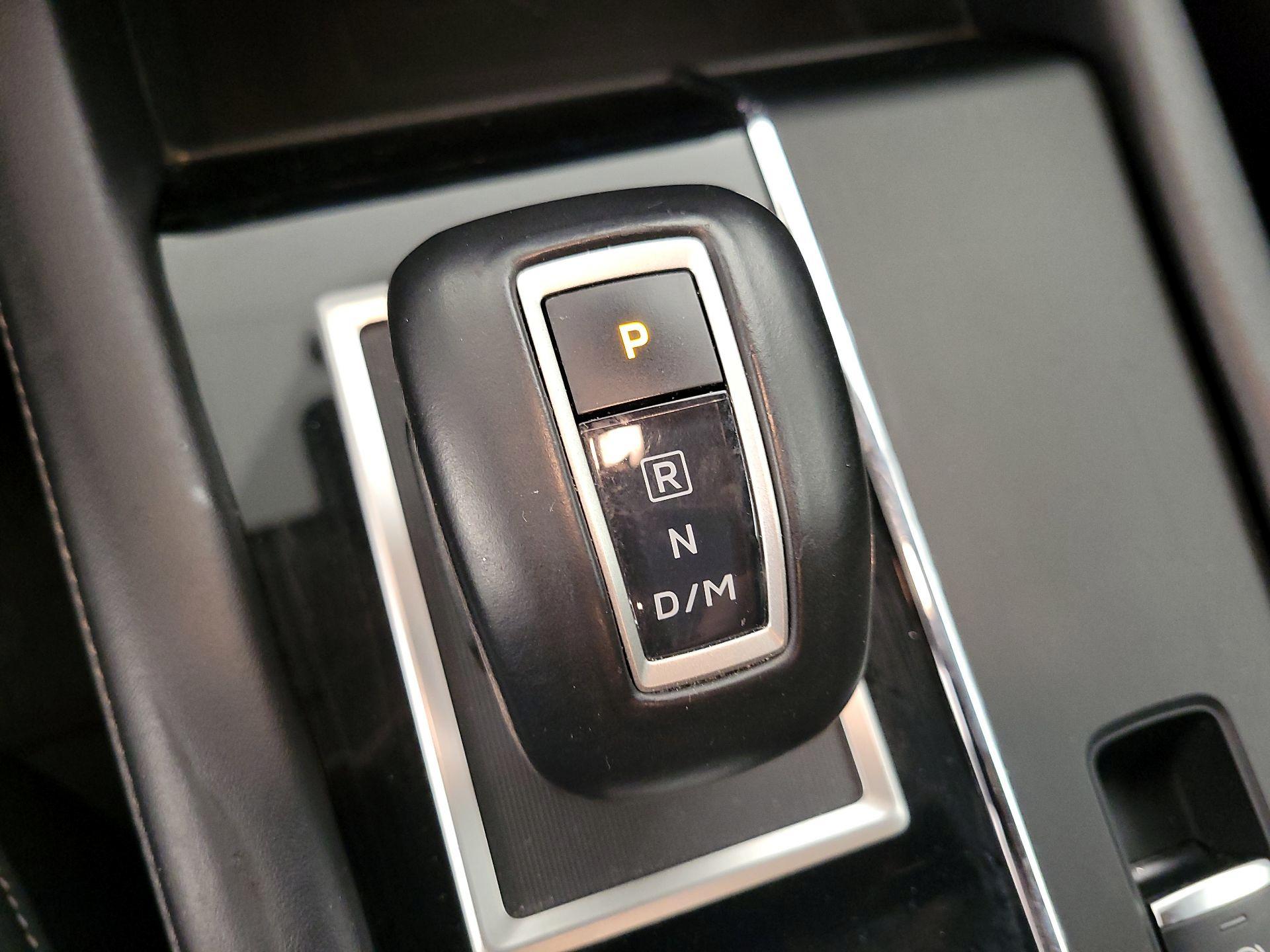 Thumbnail: 2024 Mitsubishi Outlander - 16