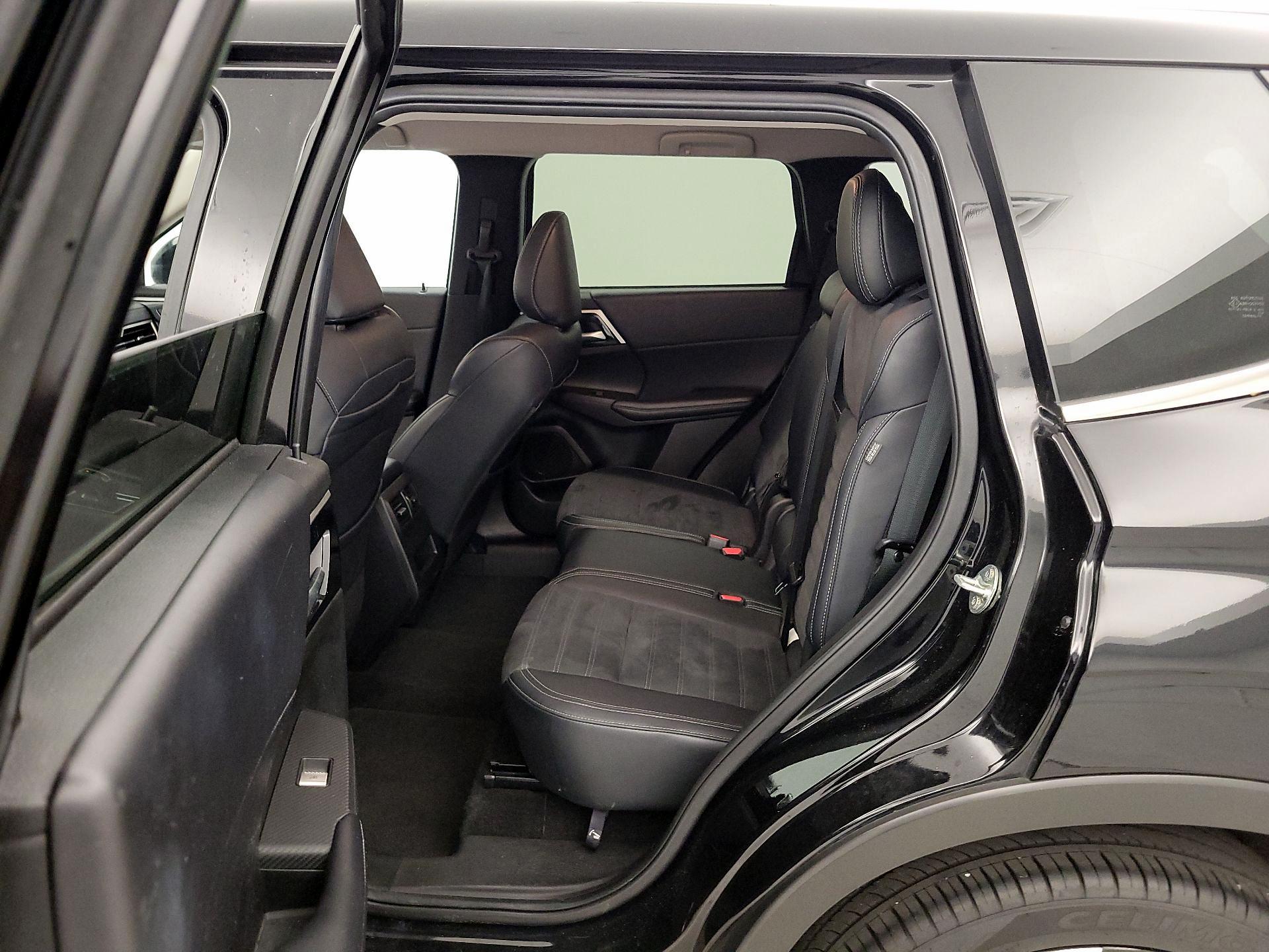 Thumbnail: 2024 Mitsubishi Outlander - 18