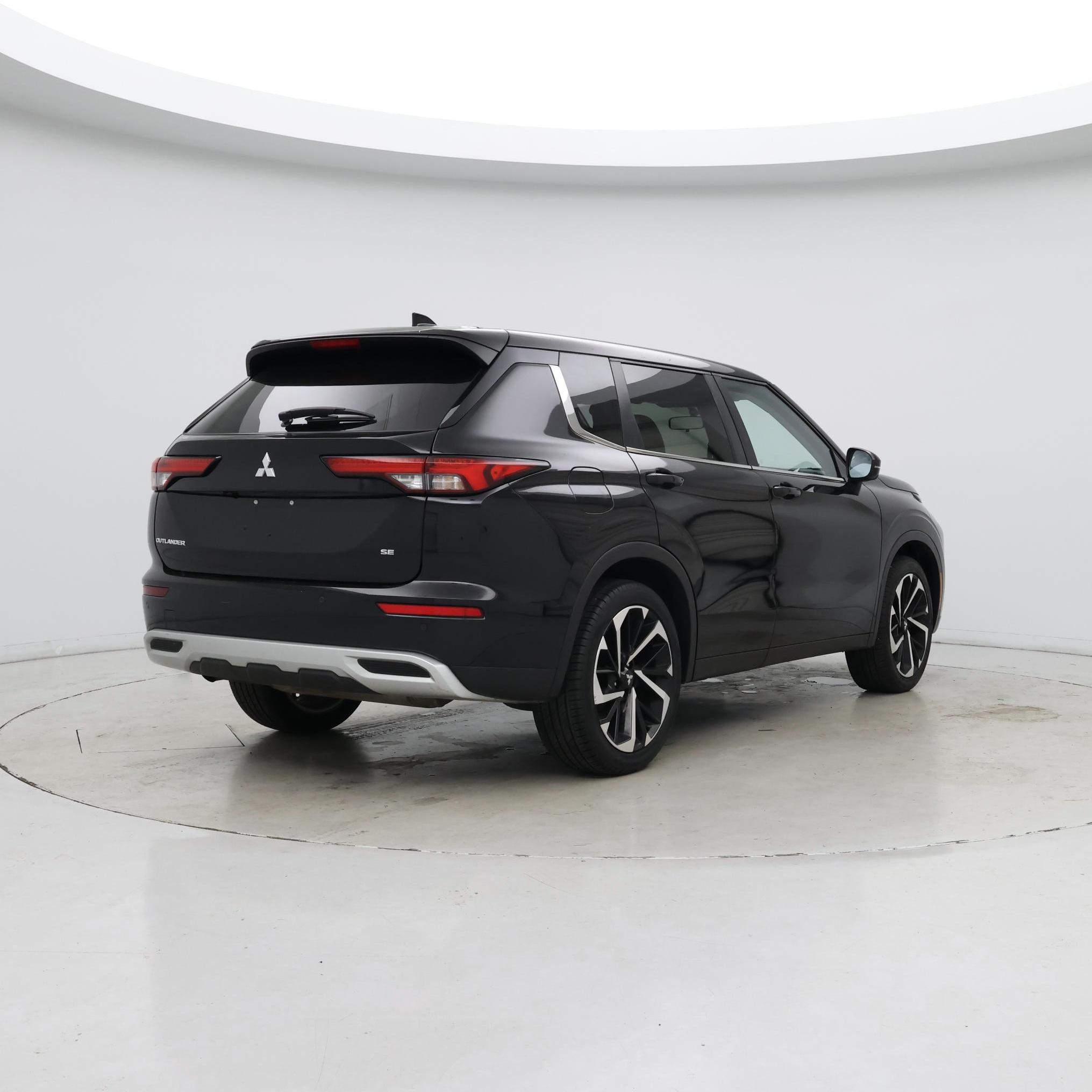 Thumbnail: 2024 Mitsubishi Outlander - 8